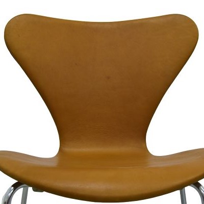 vintage-series-7-chairs-by-arne-jacobsen