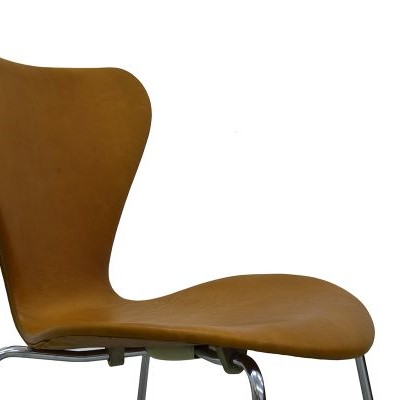 vintage-series-7-chairs-by-arne-jacobsen