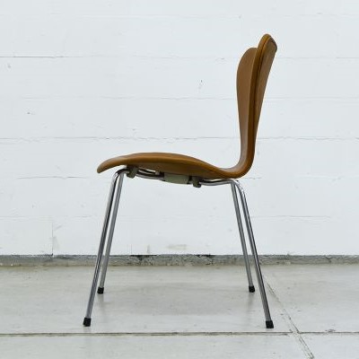 vintage-series-7-chairs-by-arne-jacobsen
