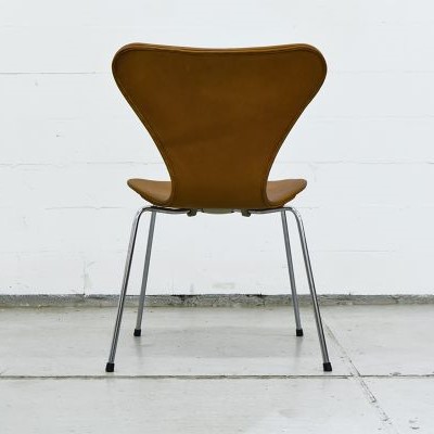 vintage-series-7-chairs-by-arne-jacobsen