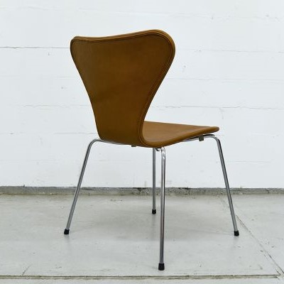 vintage-series-7-chairs-by-arne-jacobsen