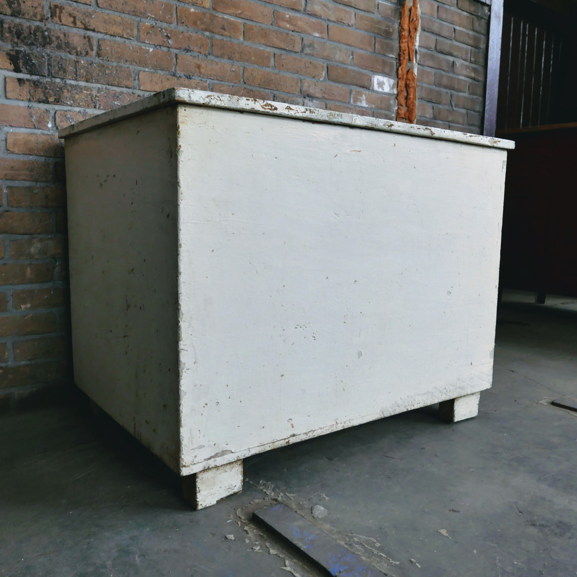 Crème kleurige kist