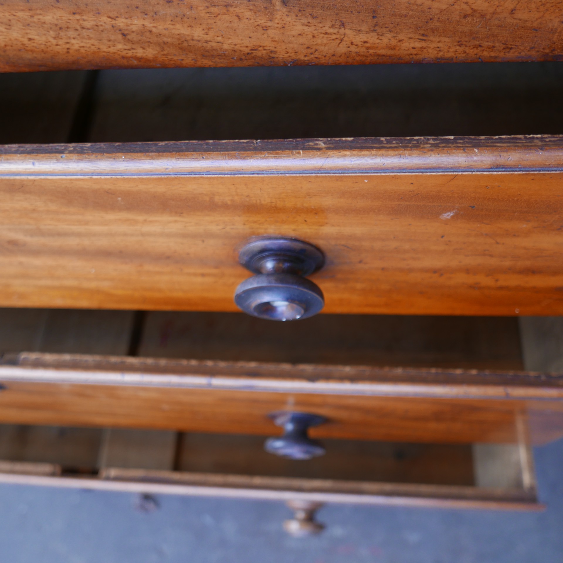 Bruine houten linnenkast