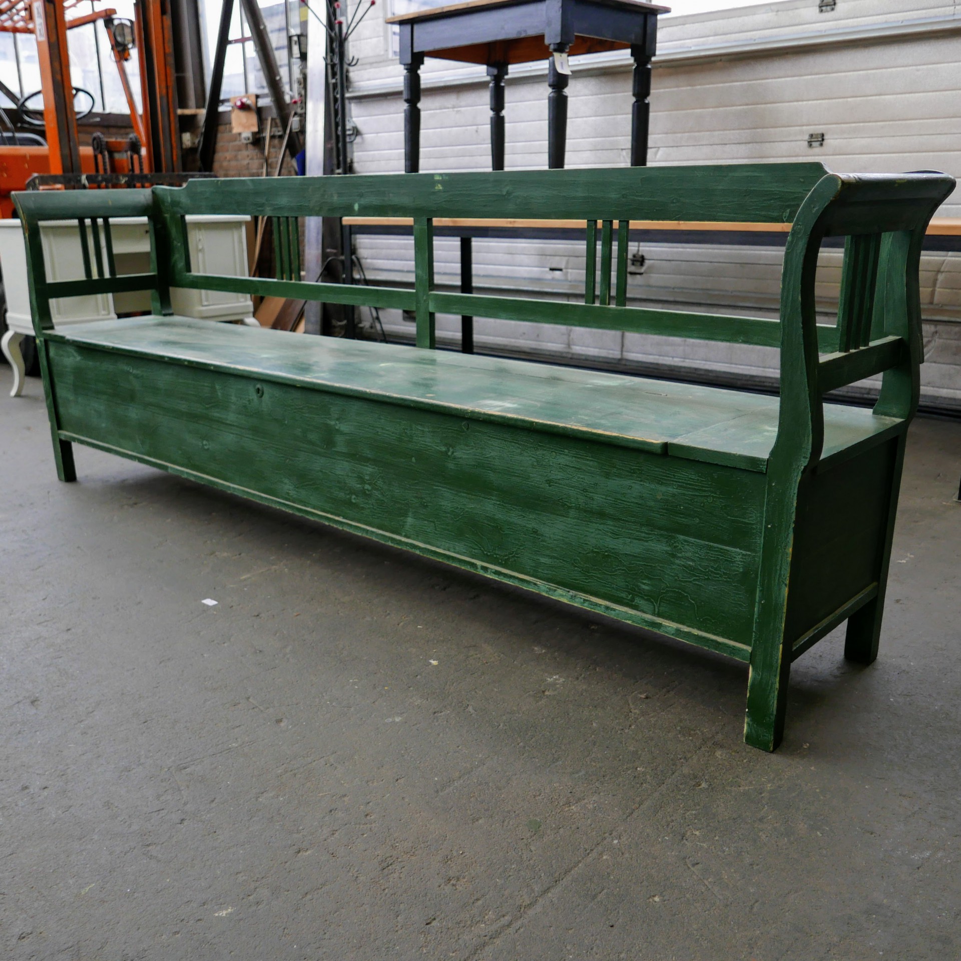 Groene houten klepbank