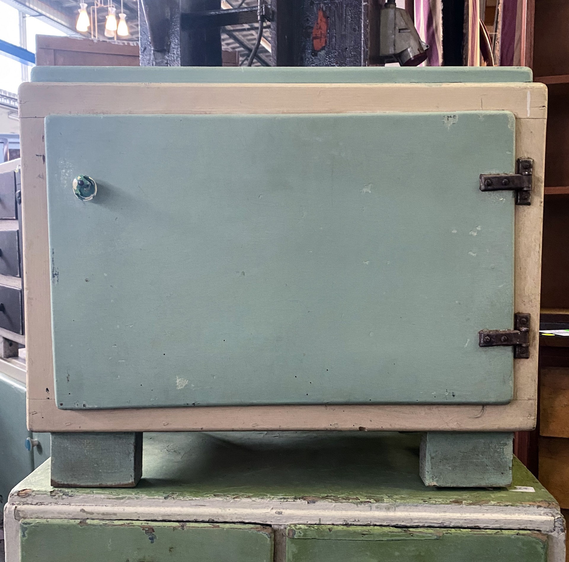 Mint houten kastje