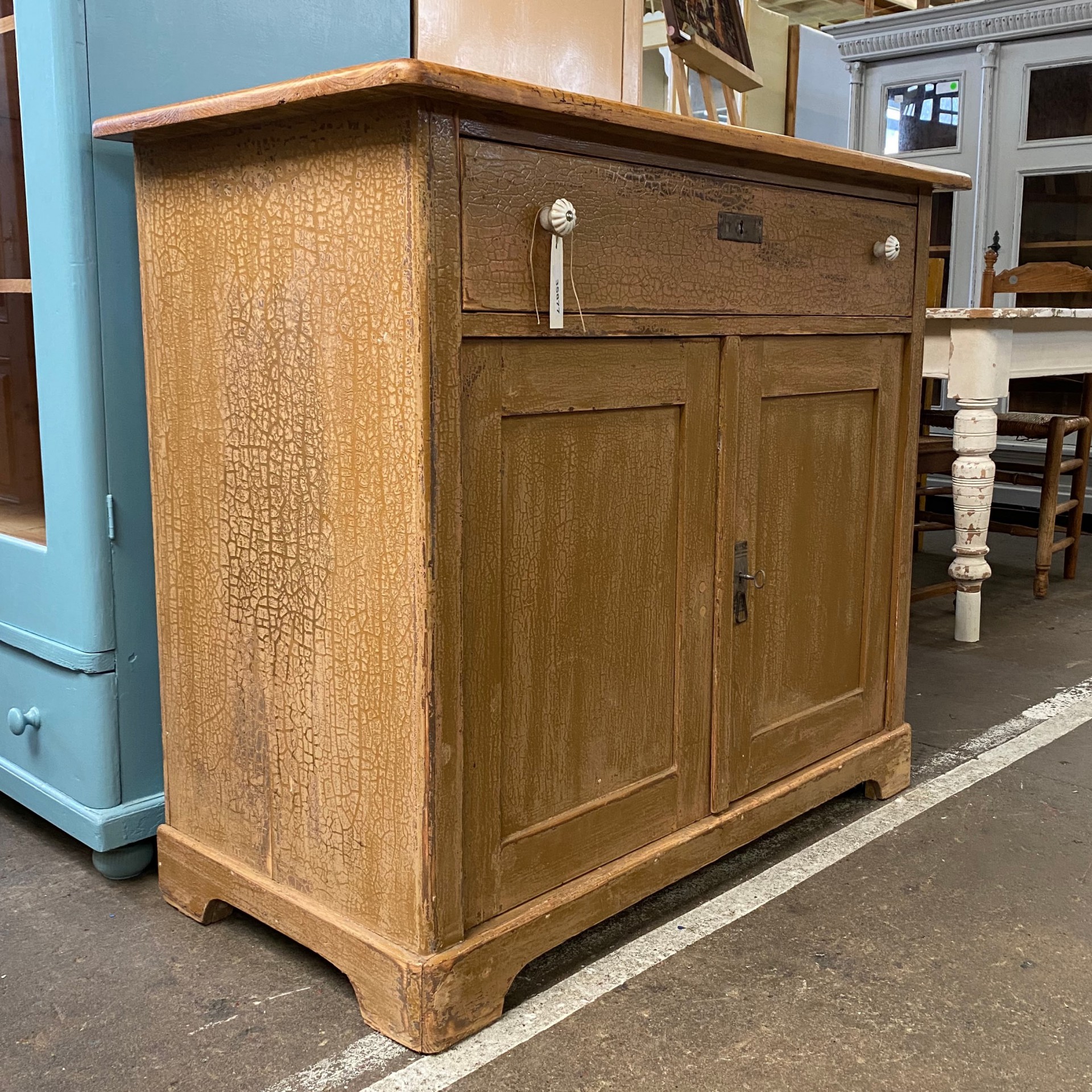 Bruine commode