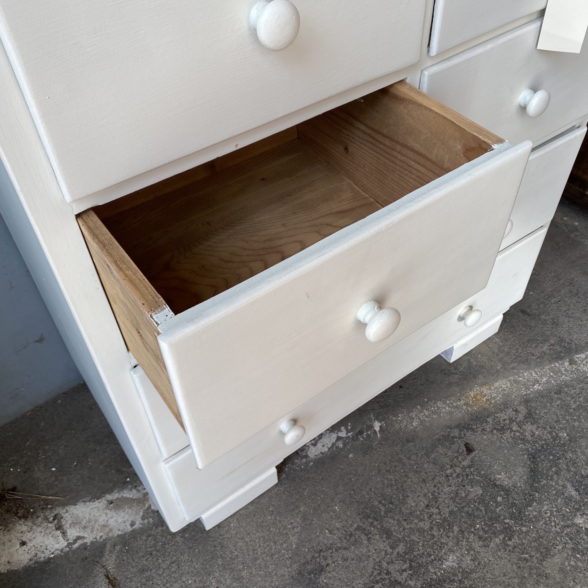 Witte ladekast