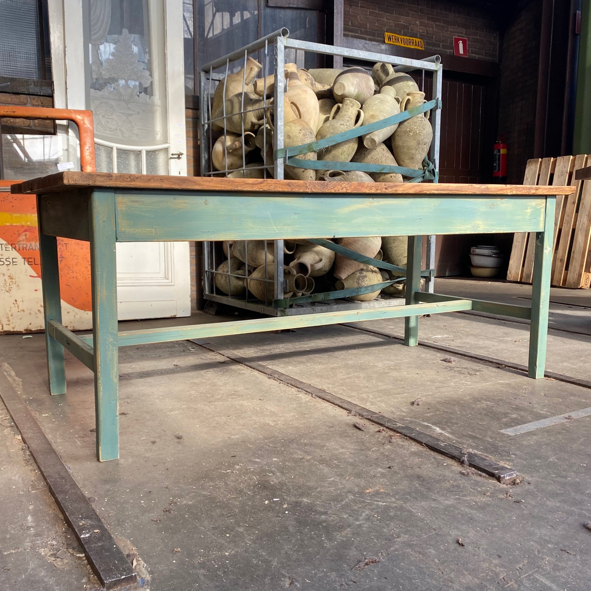 Groene houten tafel