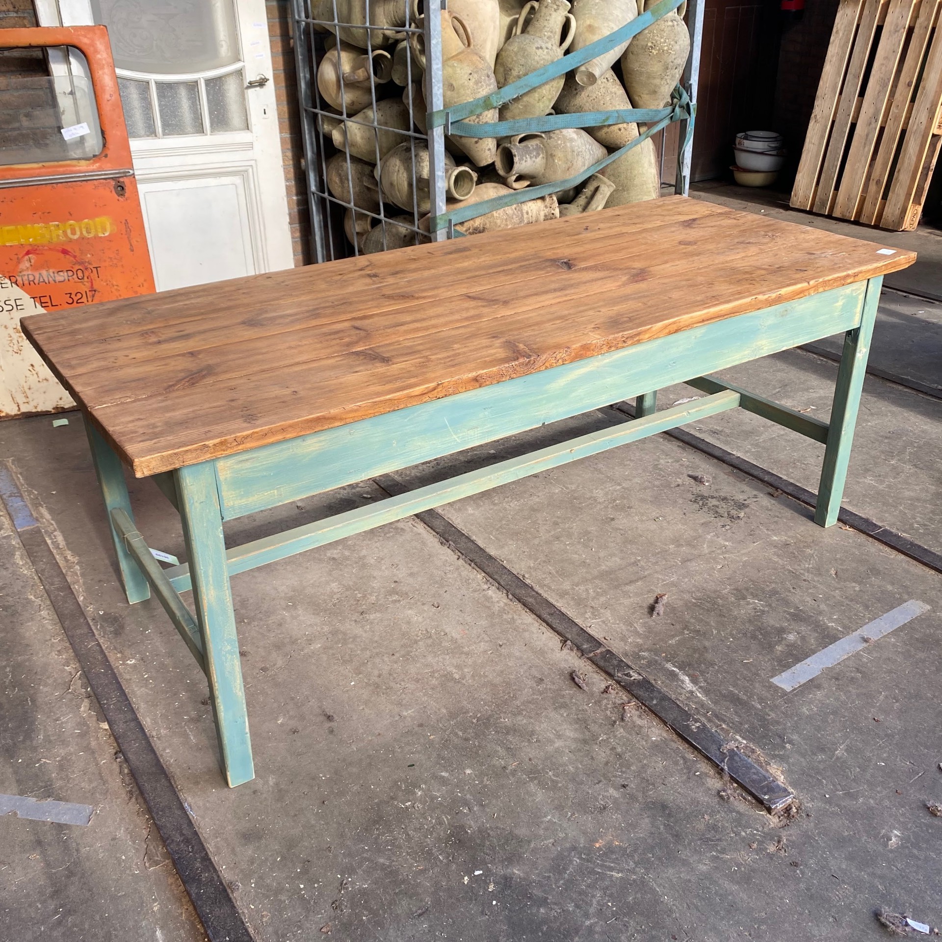 Groene houten tafel