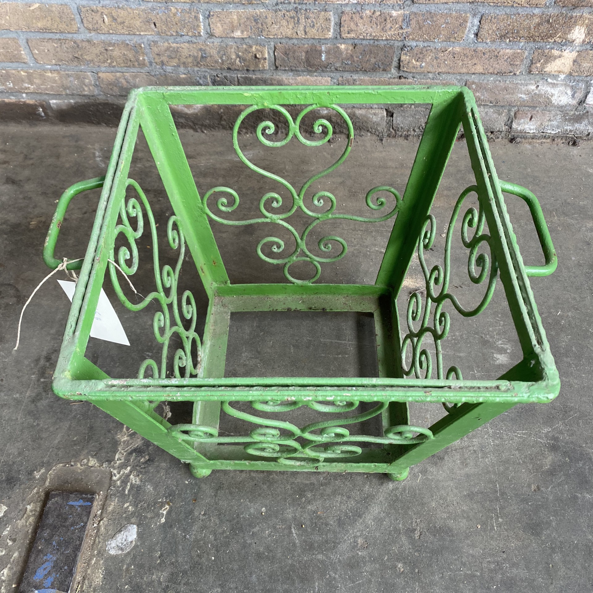 Groene gietijzeren plantenbak korf