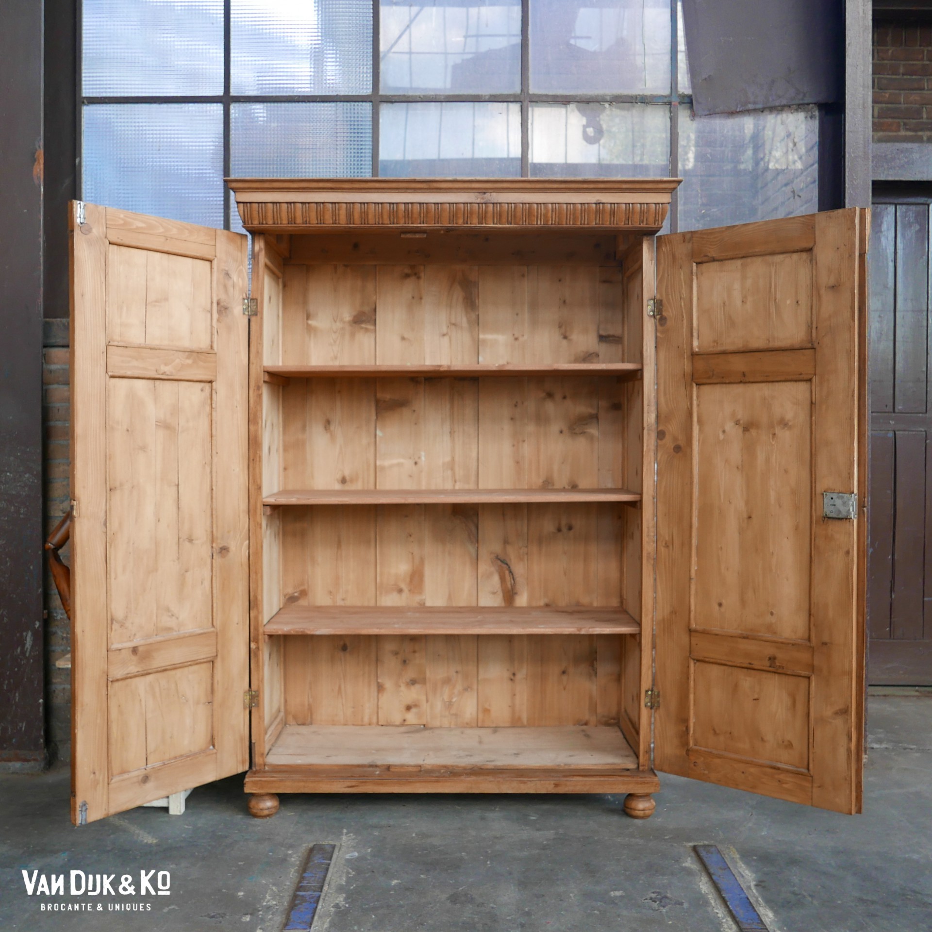 Vintage houten kledingkast - Afbeelding 3