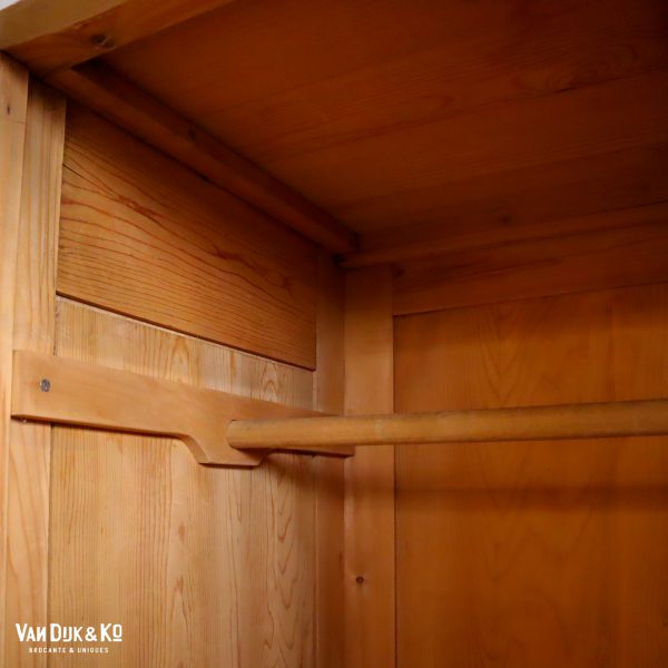 brocante Dreitüriger Kleiderschrank