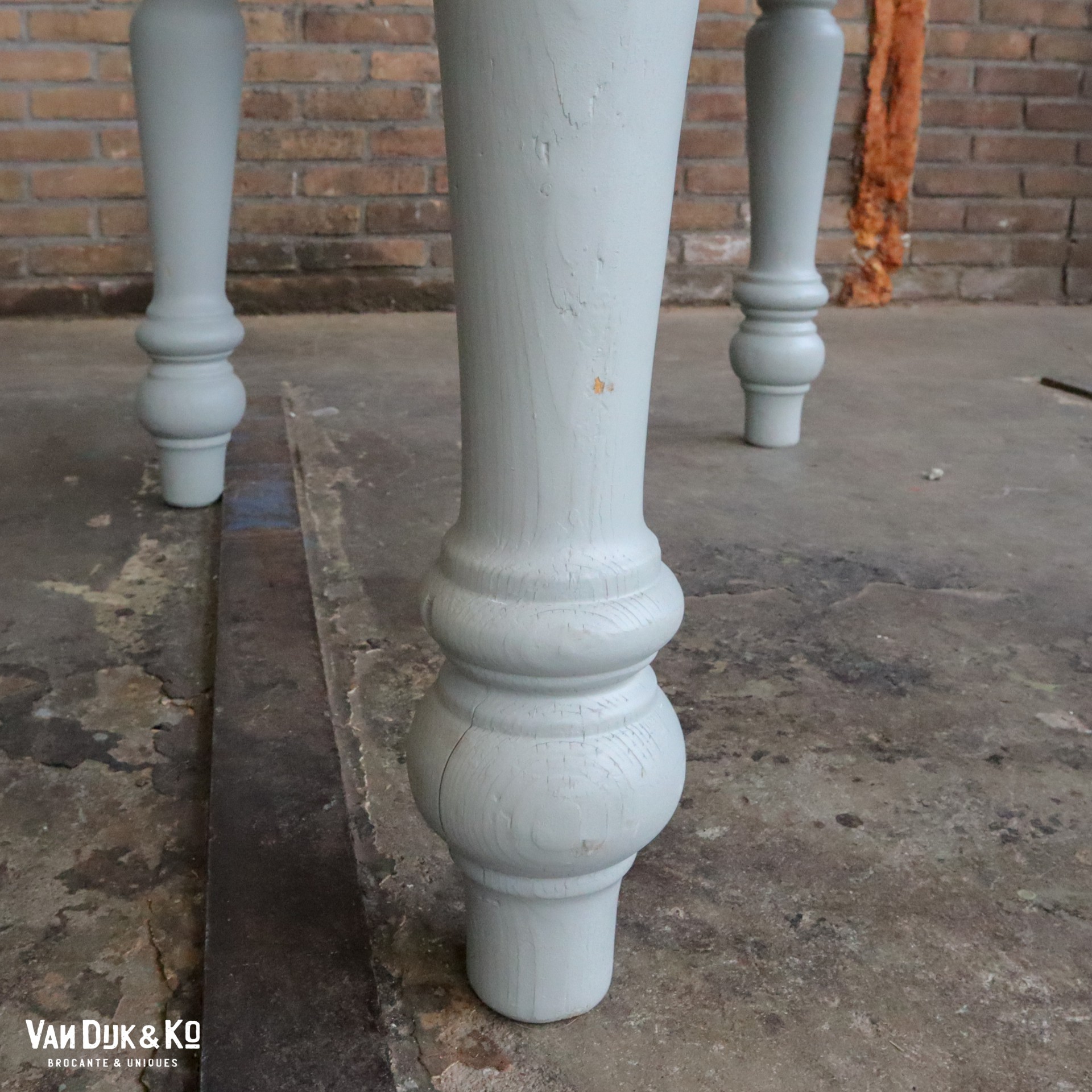 Brocante ronde eettafel