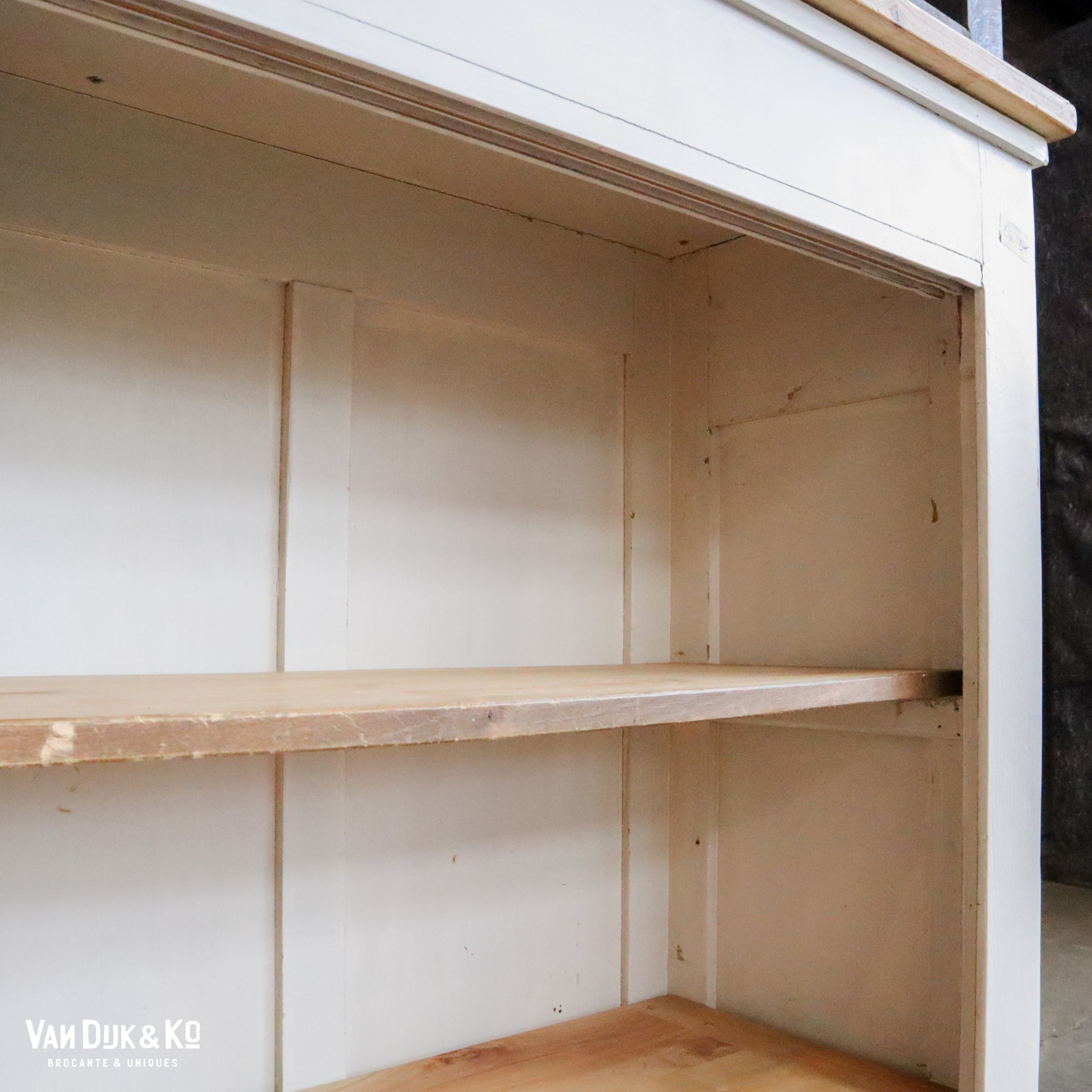 Brocante witte kastje met schuifdeuren - Afbeelding 6