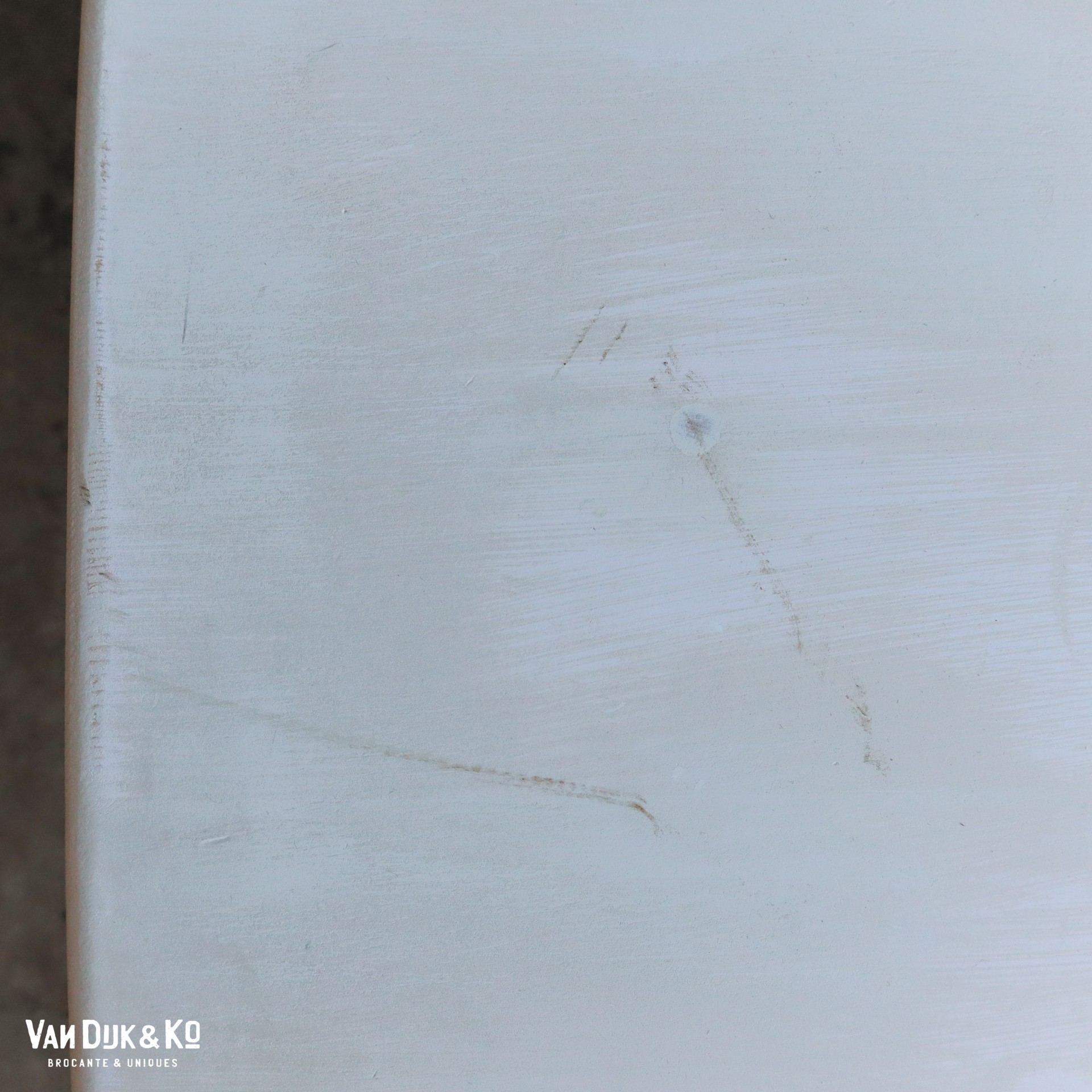 Houten witte tafel