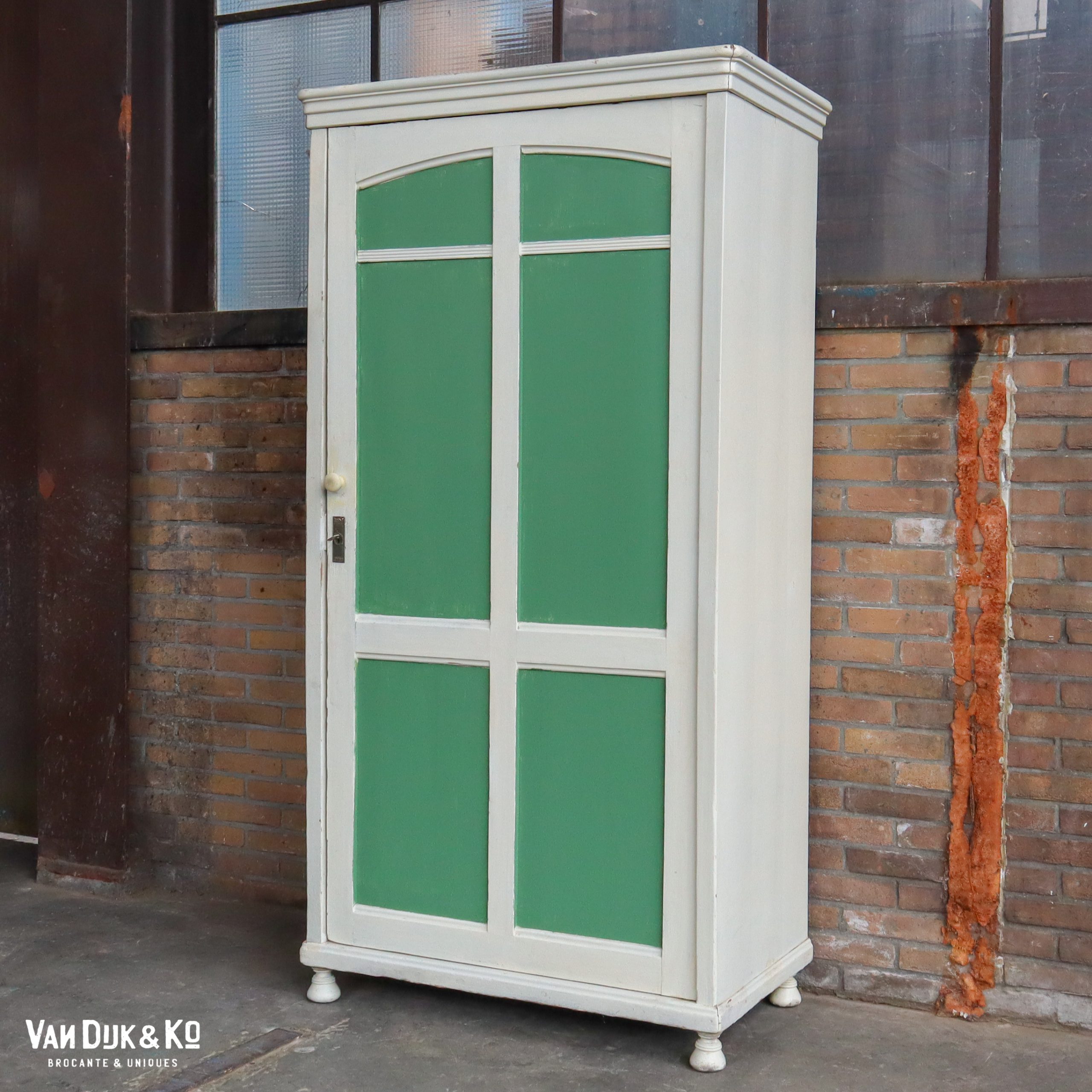Groen-witte linnenkast - Afbeelding 2