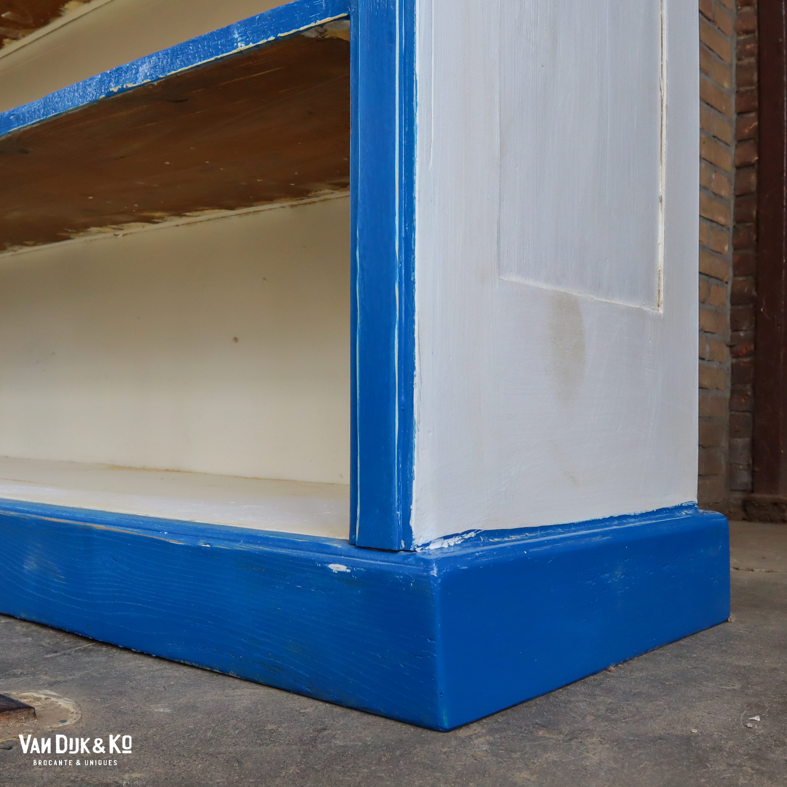 Weiß-blauer Brocante-Ladenschrank - Bild 7