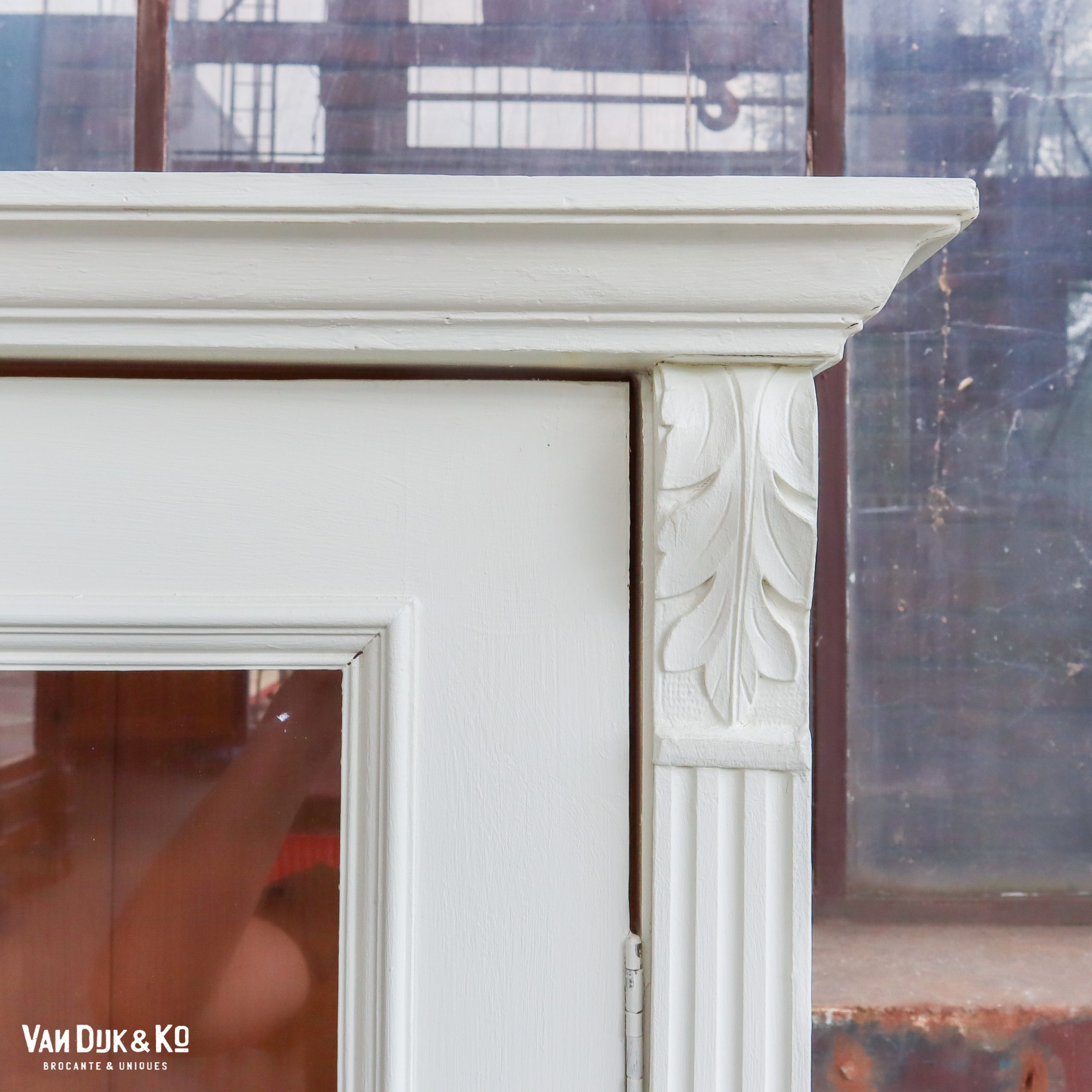 Brocante witte vitrinekast - Afbeelding 4