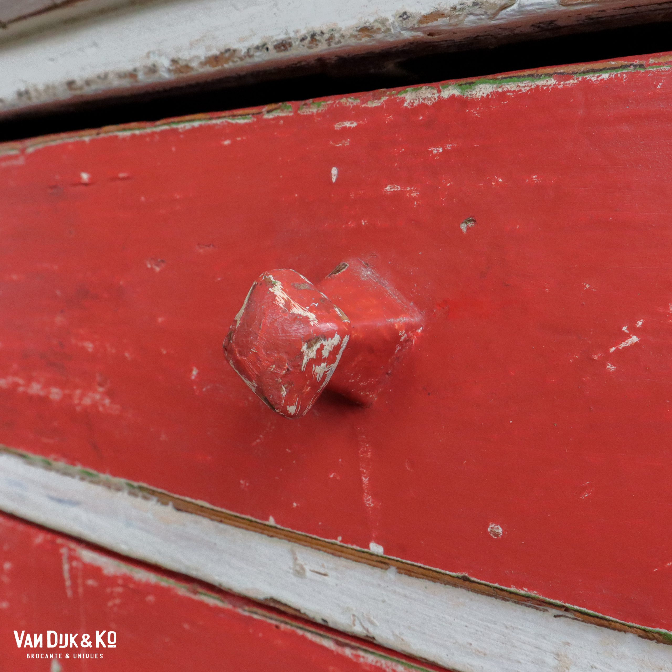 Brocante wit met rood nachtkastje - Afbeelding 7