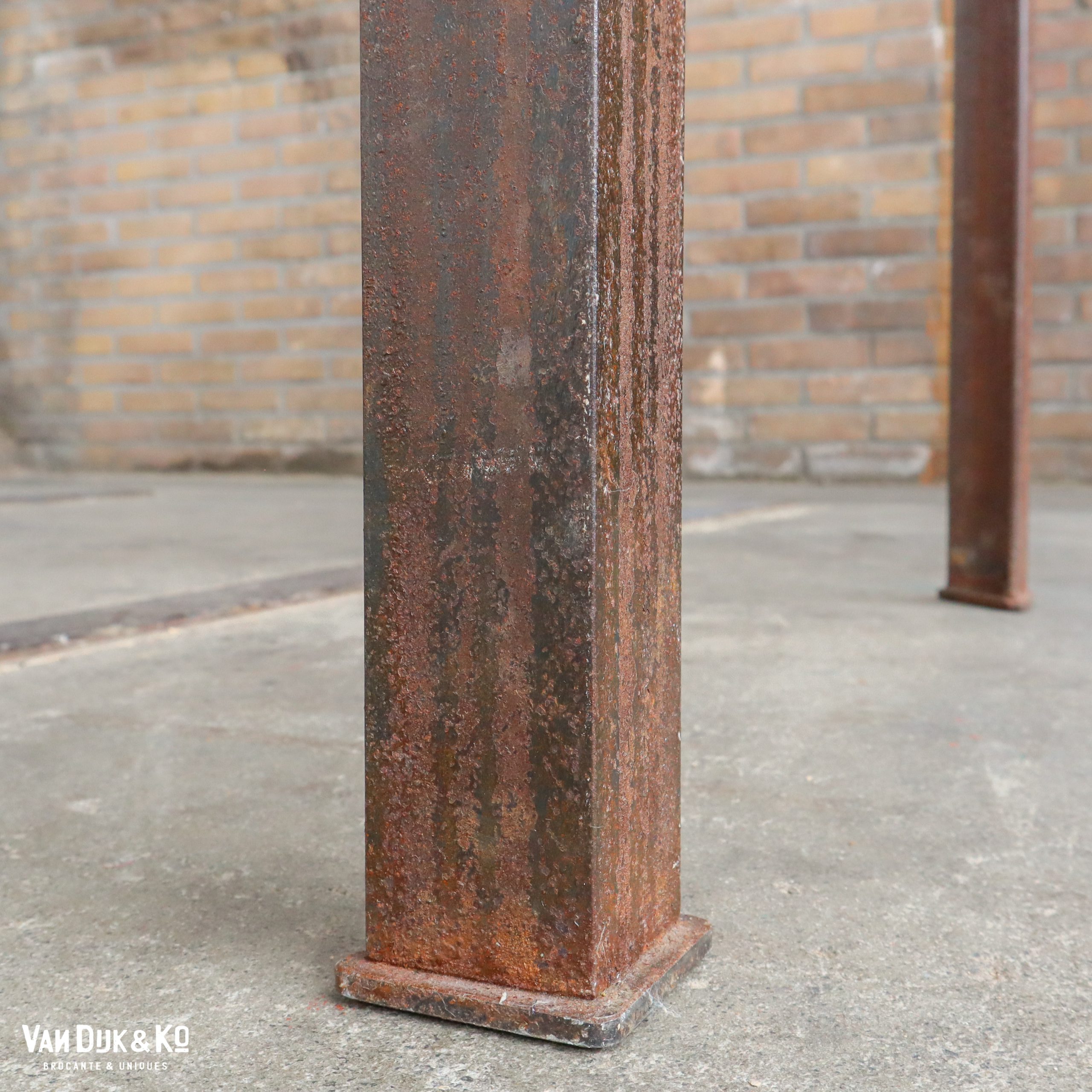 Industriële tafel met houten blad - Afbeelding 11