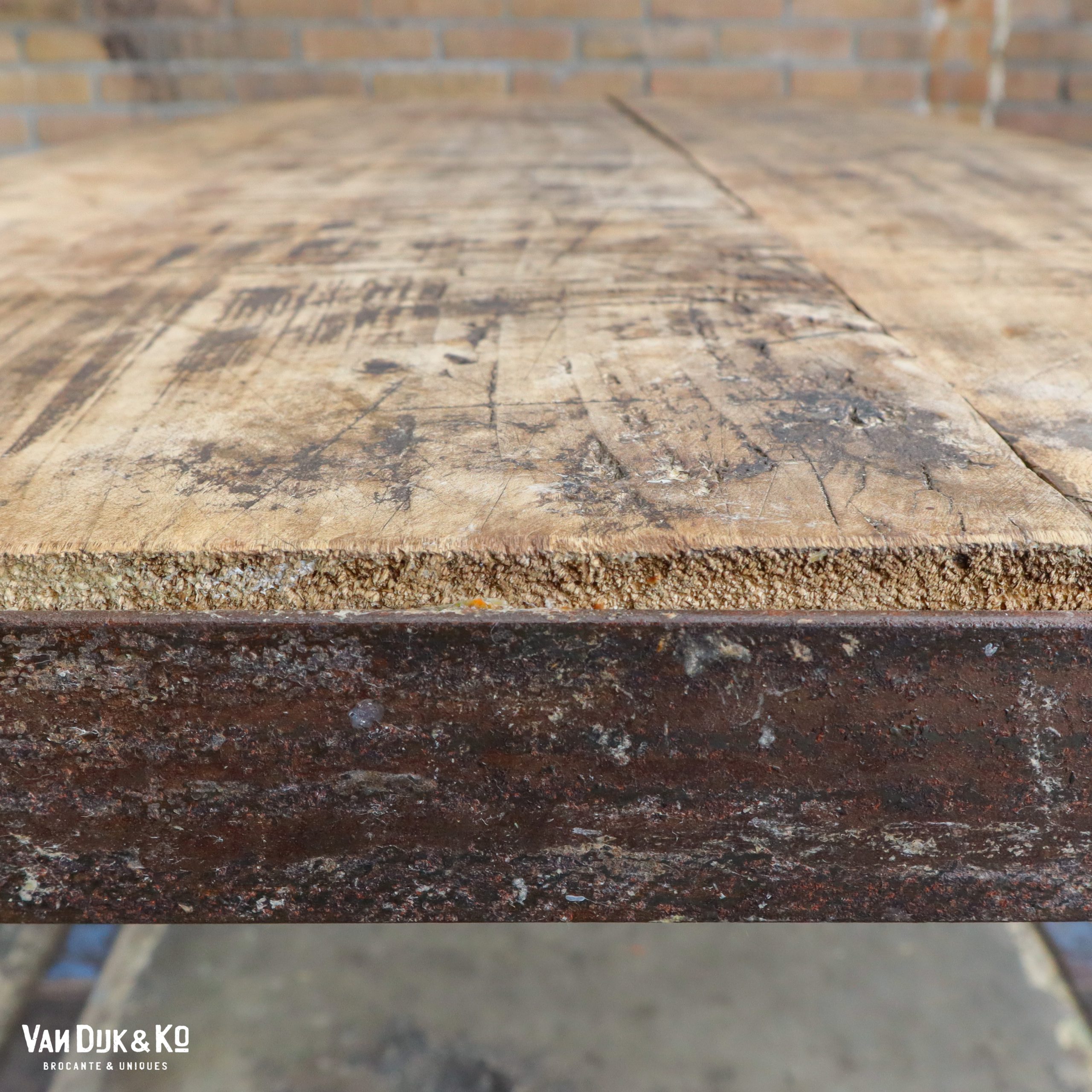 Industriële tafel met houten blad - Afbeelding 8