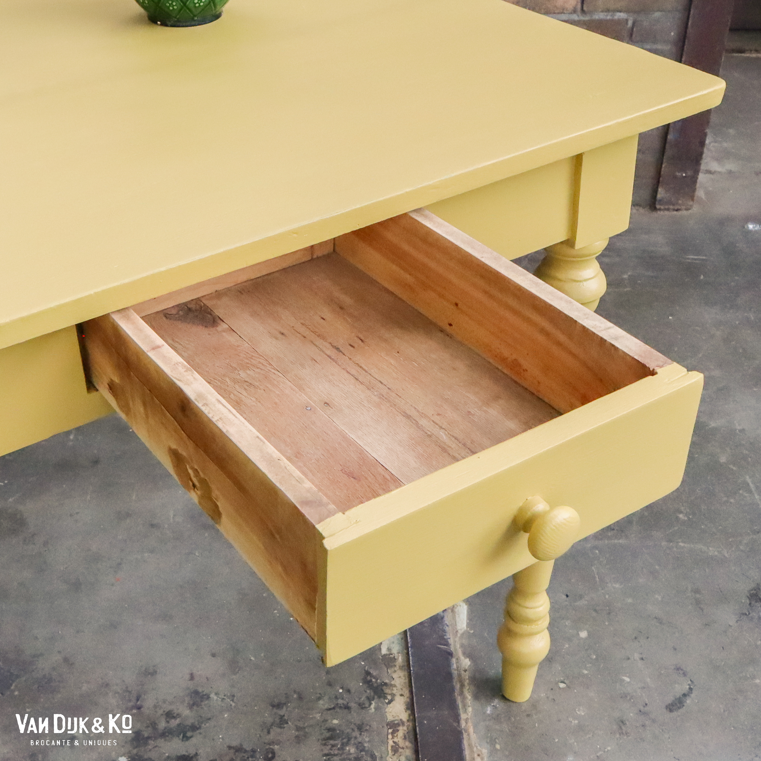 Brocante geel tafeltje - Afbeelding 3