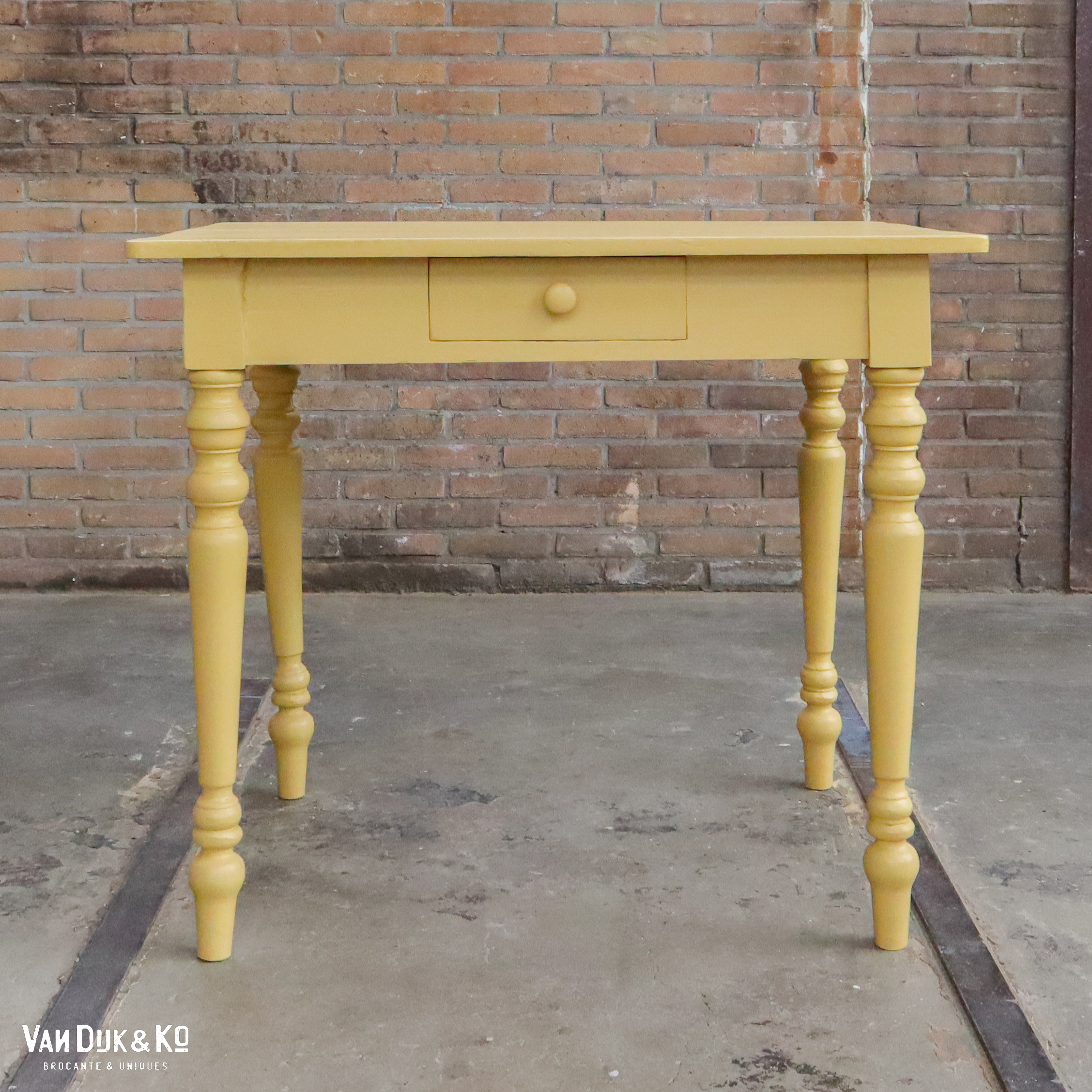 Brocante geel tafeltje - Afbeelding 4
