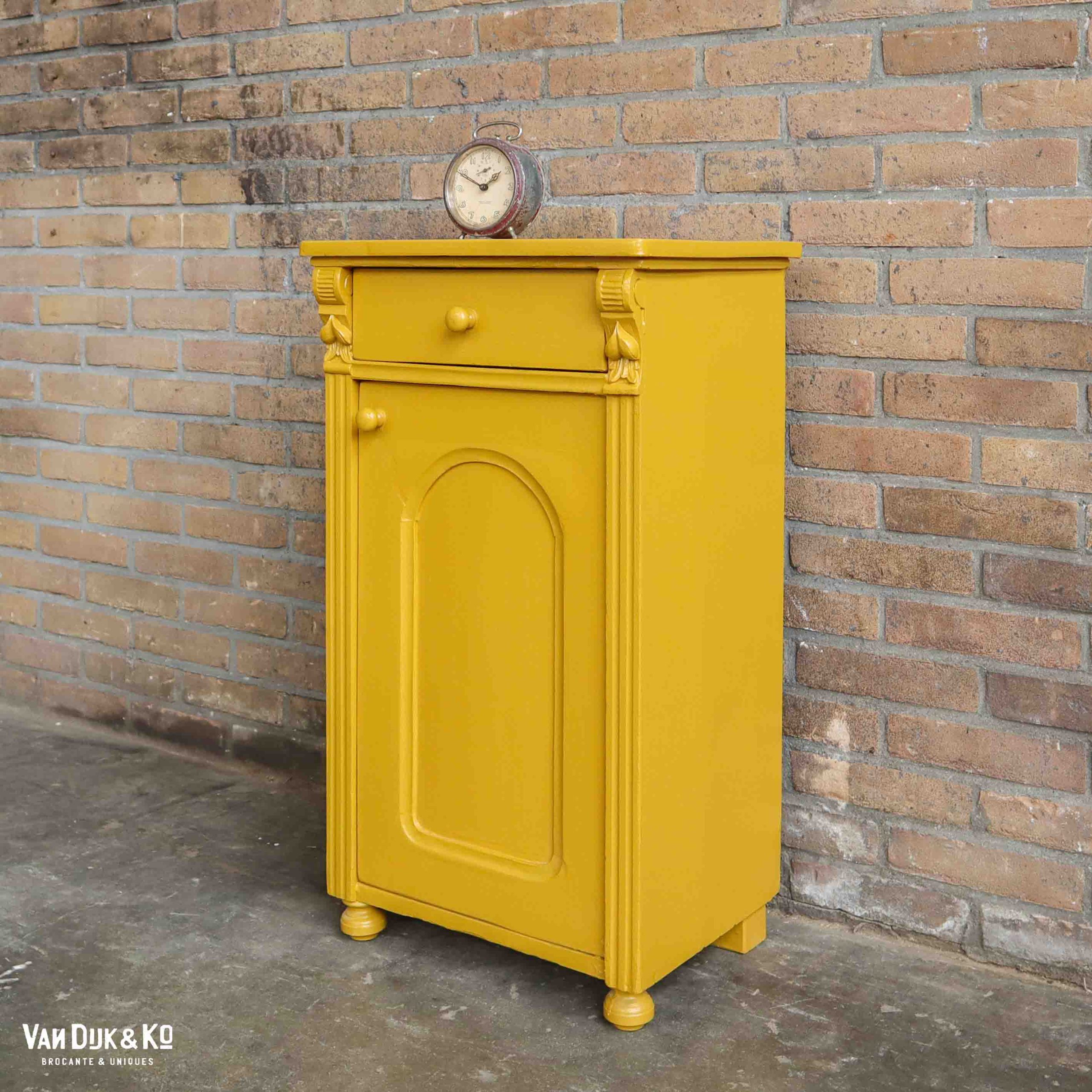 Geel brocante nachtkastje - Afbeelding 2