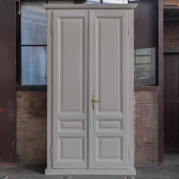 Hochschrank mit eigenen Türen - zerlegbar