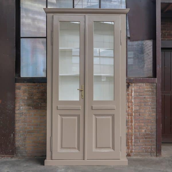 Hochschrank mit eigenen Türen - zerlegbar