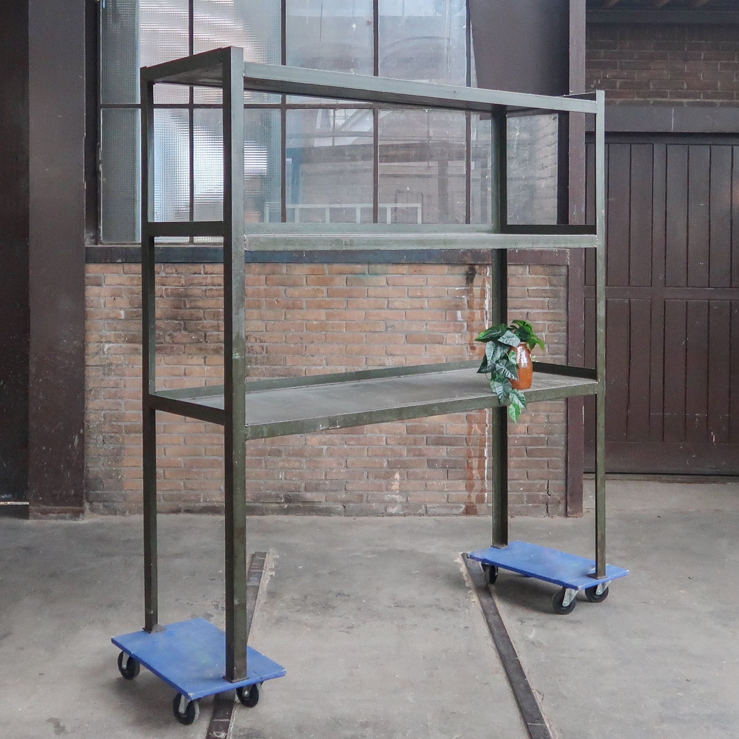 Industrielles Regal