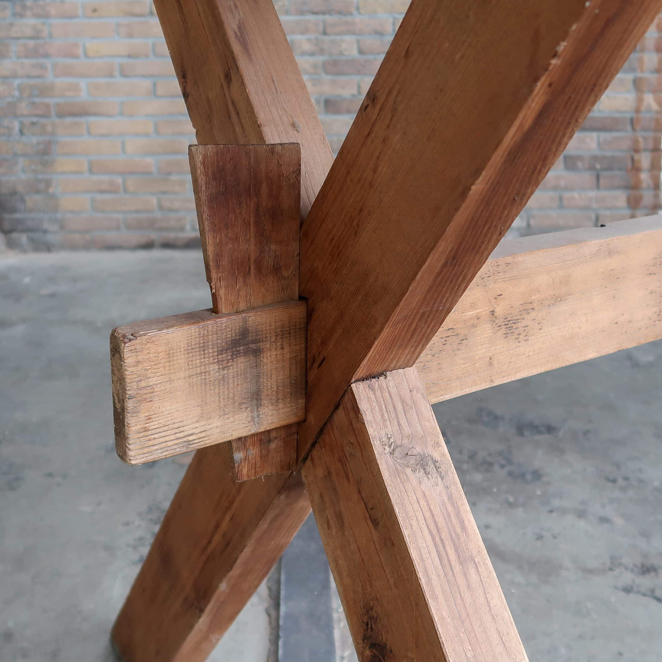 Arbeitstisch mit gekreuzten Beinen aus Holz - Bild 6