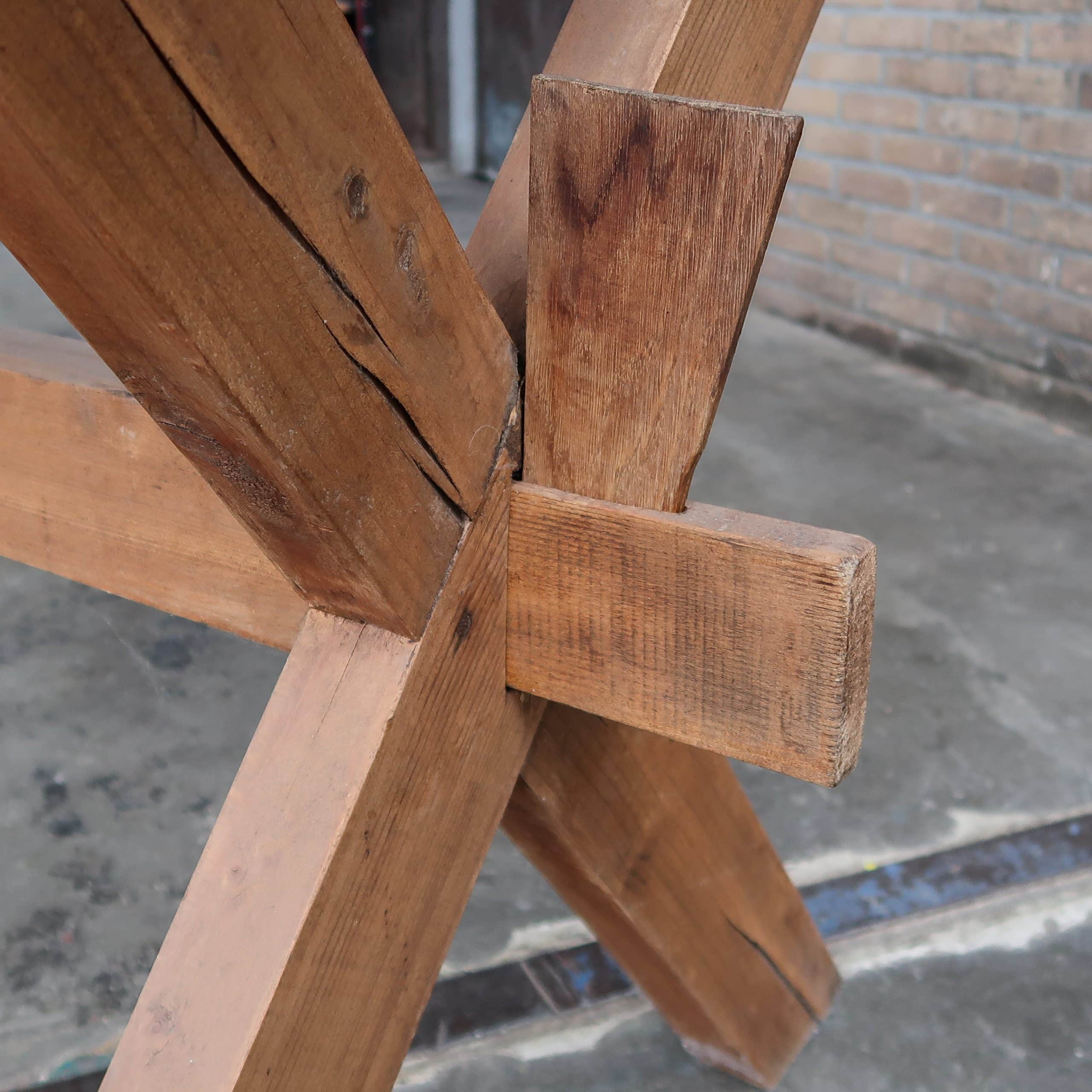 Arbeitstisch mit gekreuzten Beinen aus Holz - Bild 7
