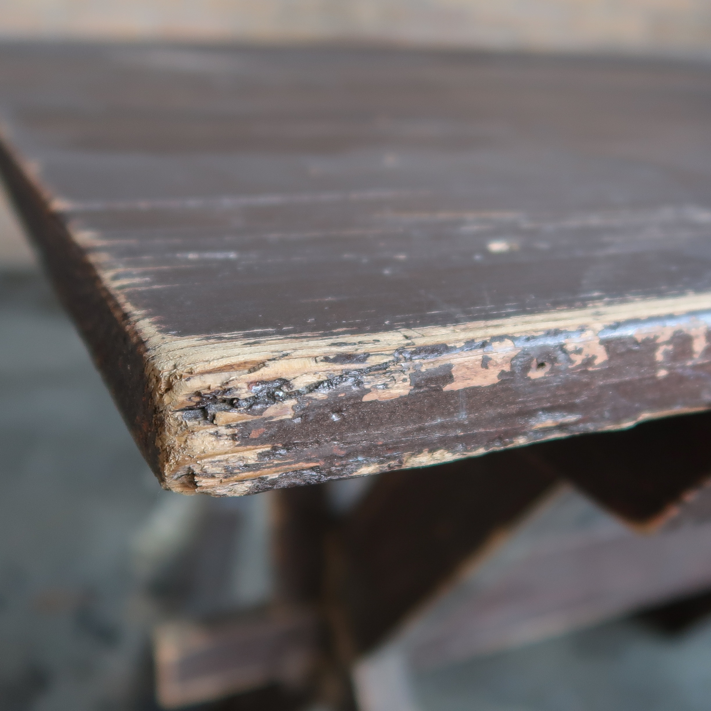 Brocante Tisch mit gekreuzten Beinen - Bild 5