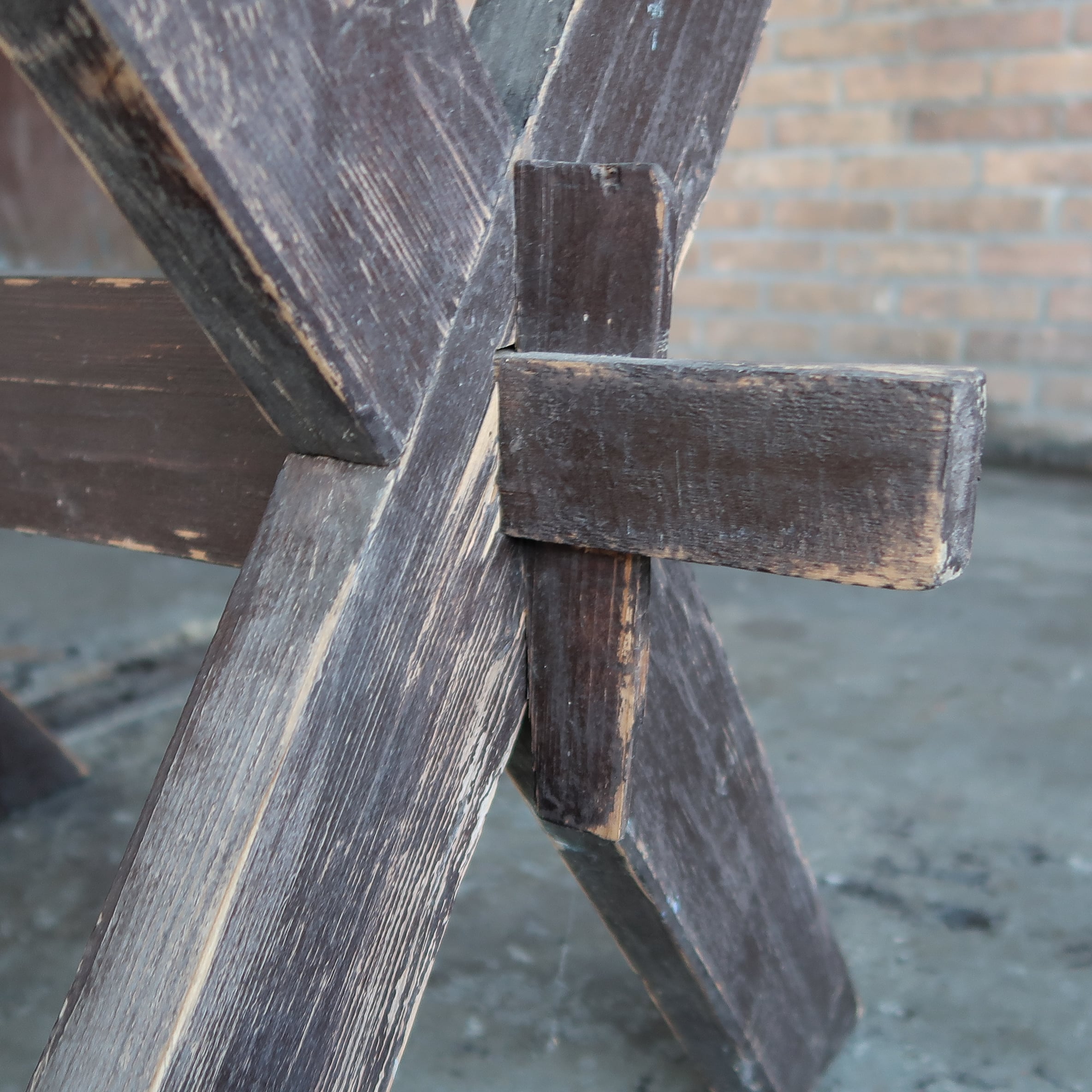 Brocante Tisch mit gekreuzten Beinen - Bild 7