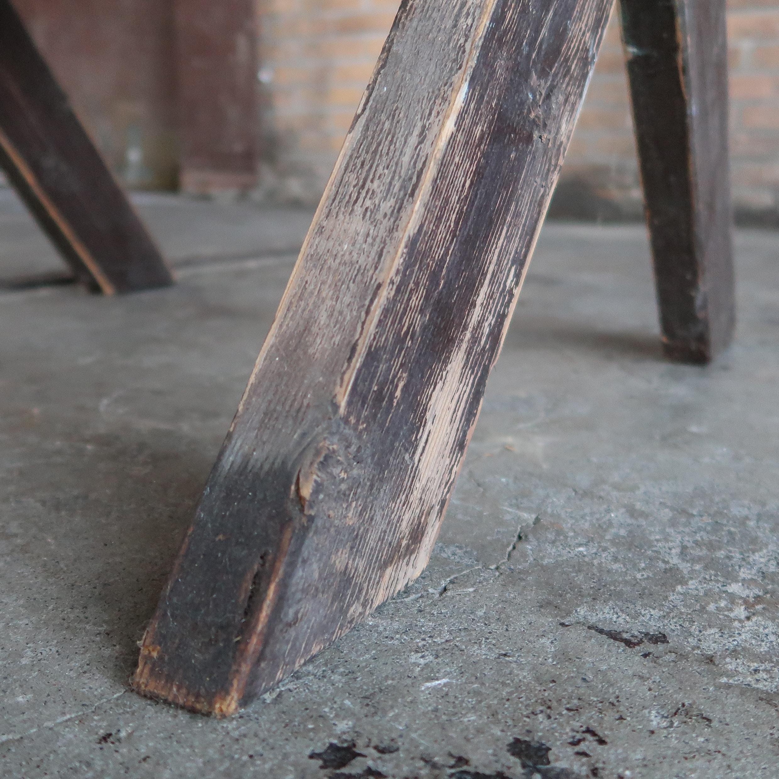 Brocante Tisch mit gekreuzten Beinen - Bild 8