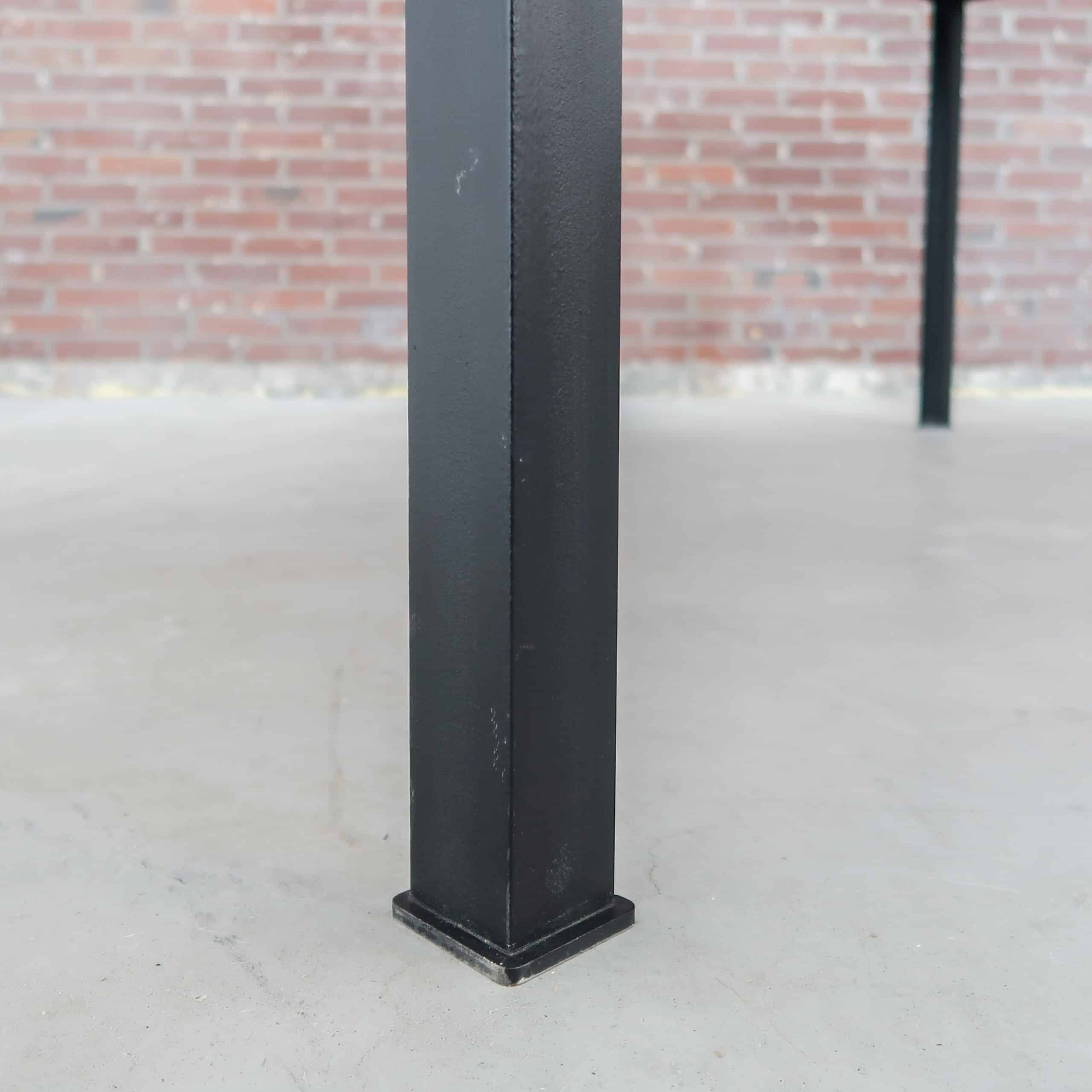 Tisch mit Metallgestell - Abbildung 7