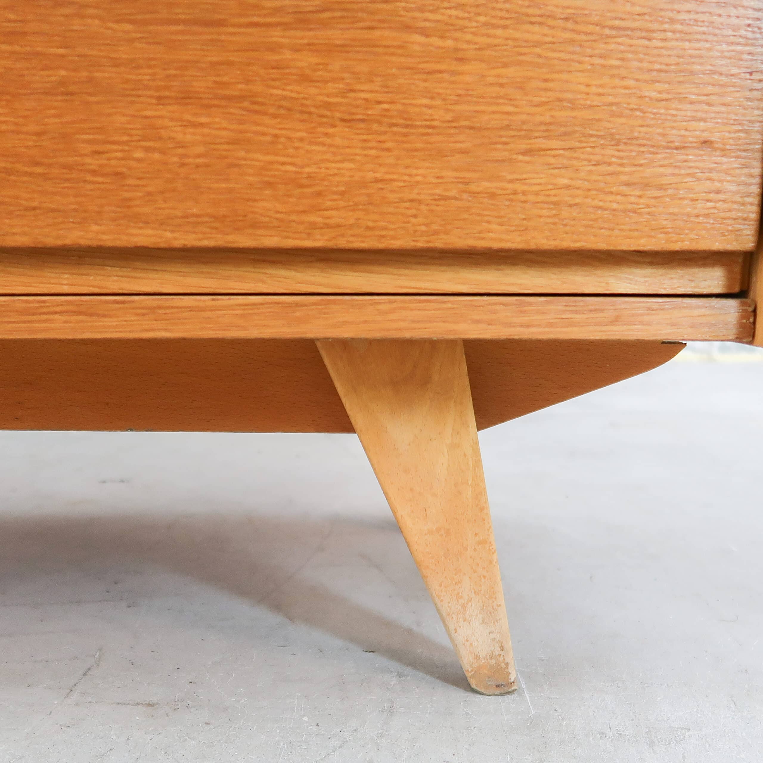Sideboard aus der Mitte des Jahrhunderts von Jiří Jiroutek - Bild 9