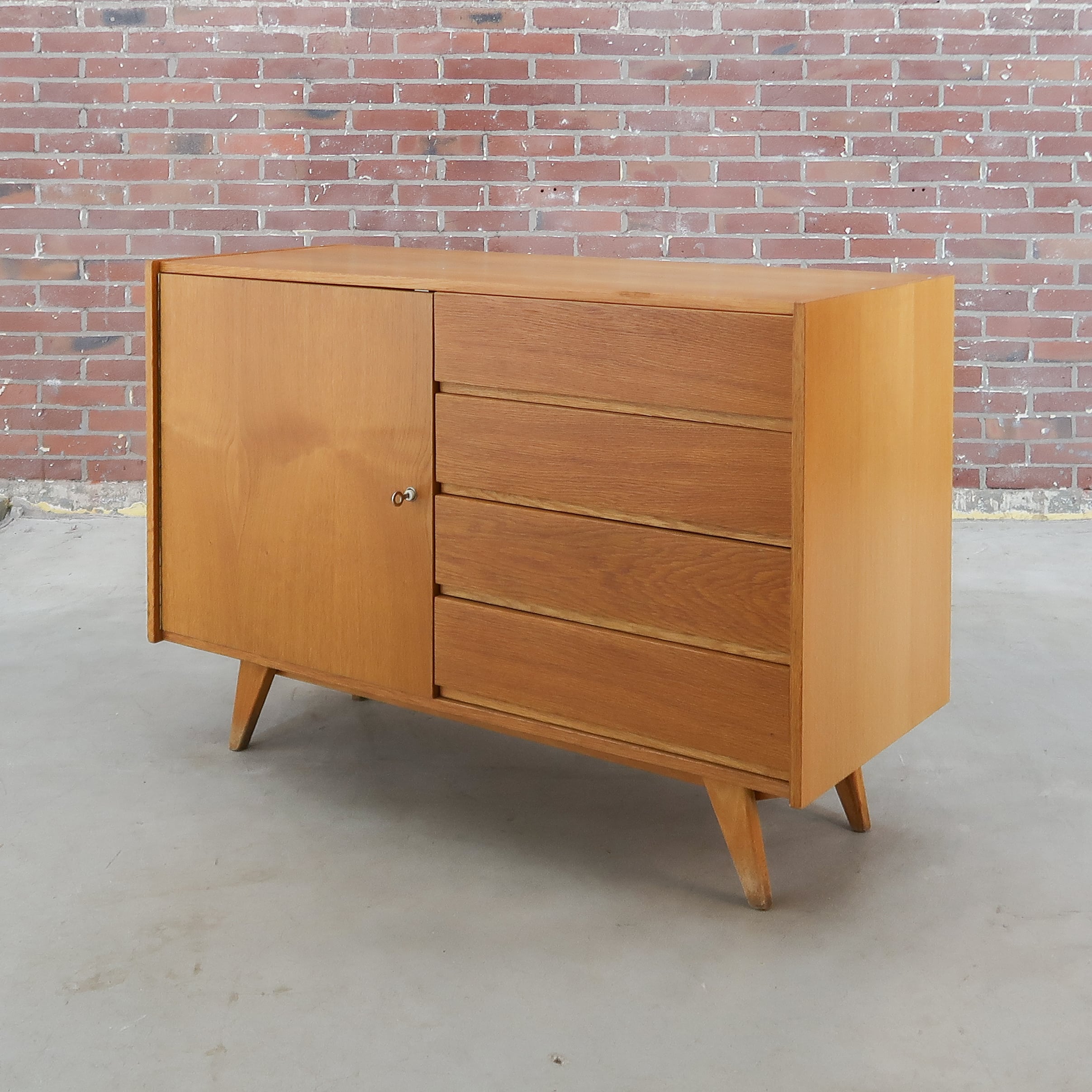 Sideboard aus der Mitte des Jahrhunderts von Jiří Jiroutek - Bild 10