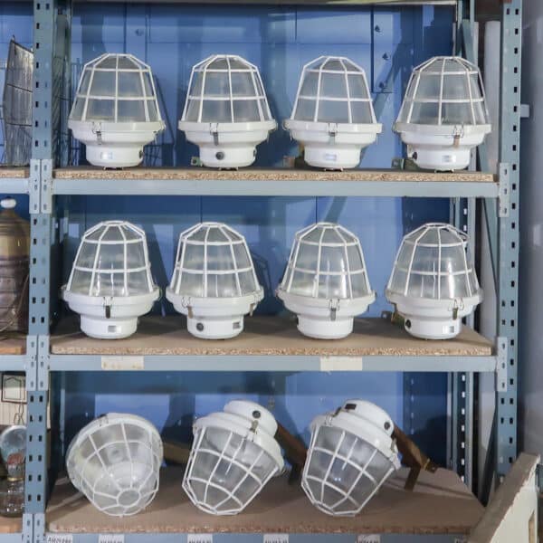 Industrielle Wand- und Deckenleuchten