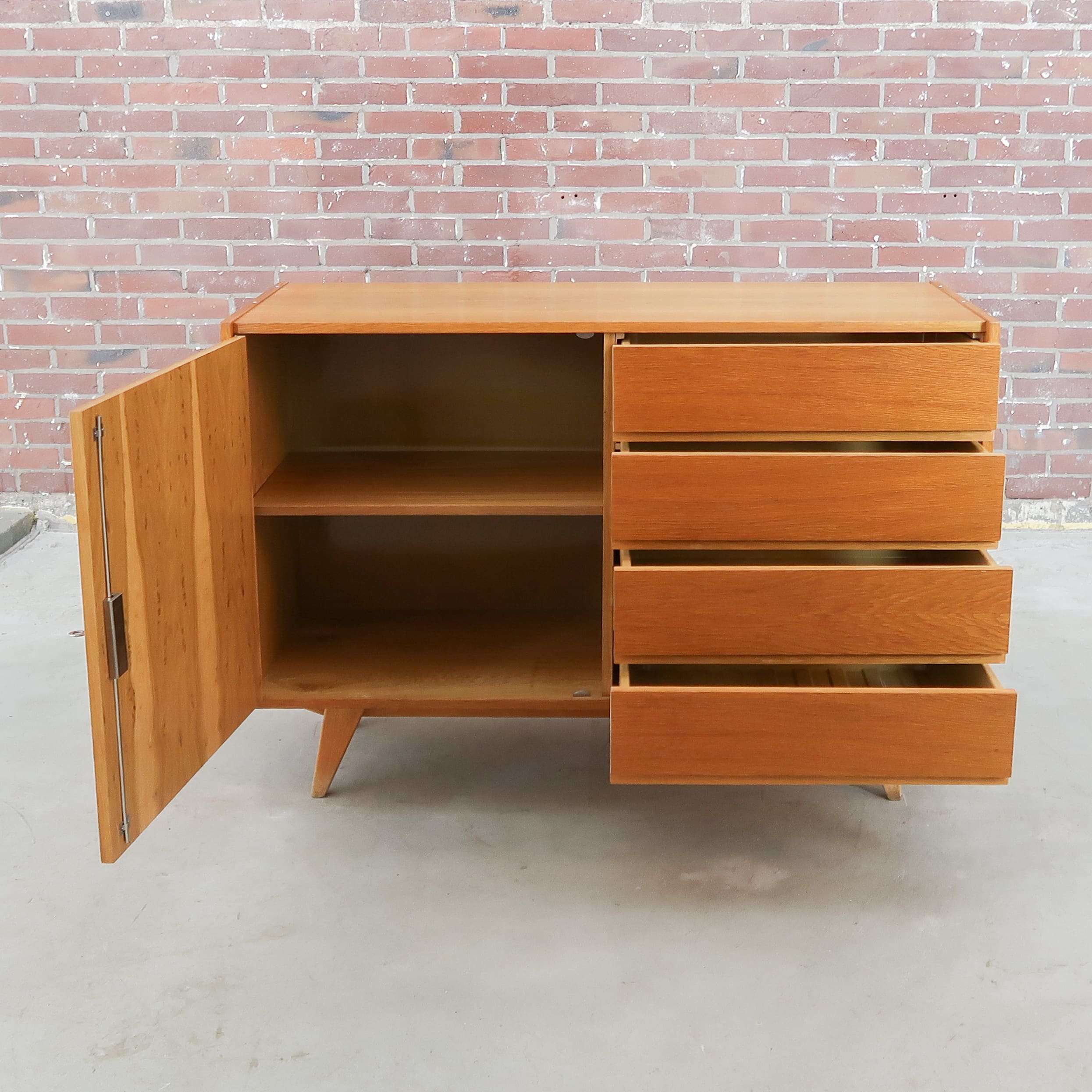 Sideboard aus der Mitte des Jahrhunderts von Jiří Jiroutek - Bild 3