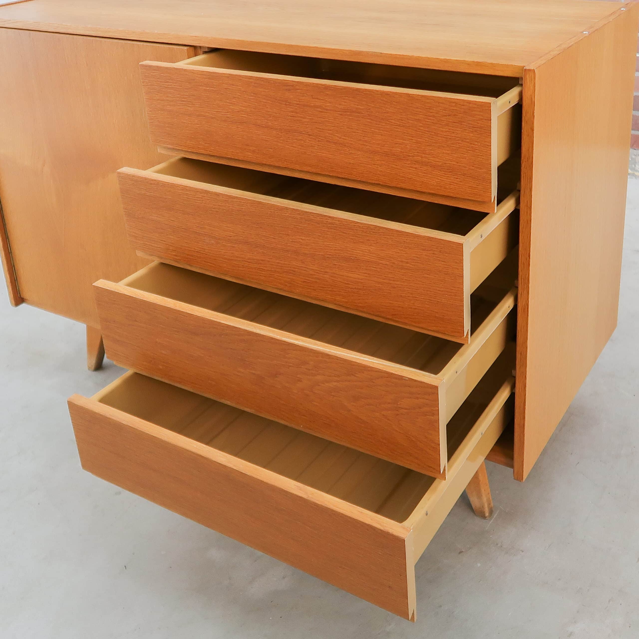 Sideboard aus der Mitte des Jahrhunderts von Jiří Jiroutek - Bild 4
