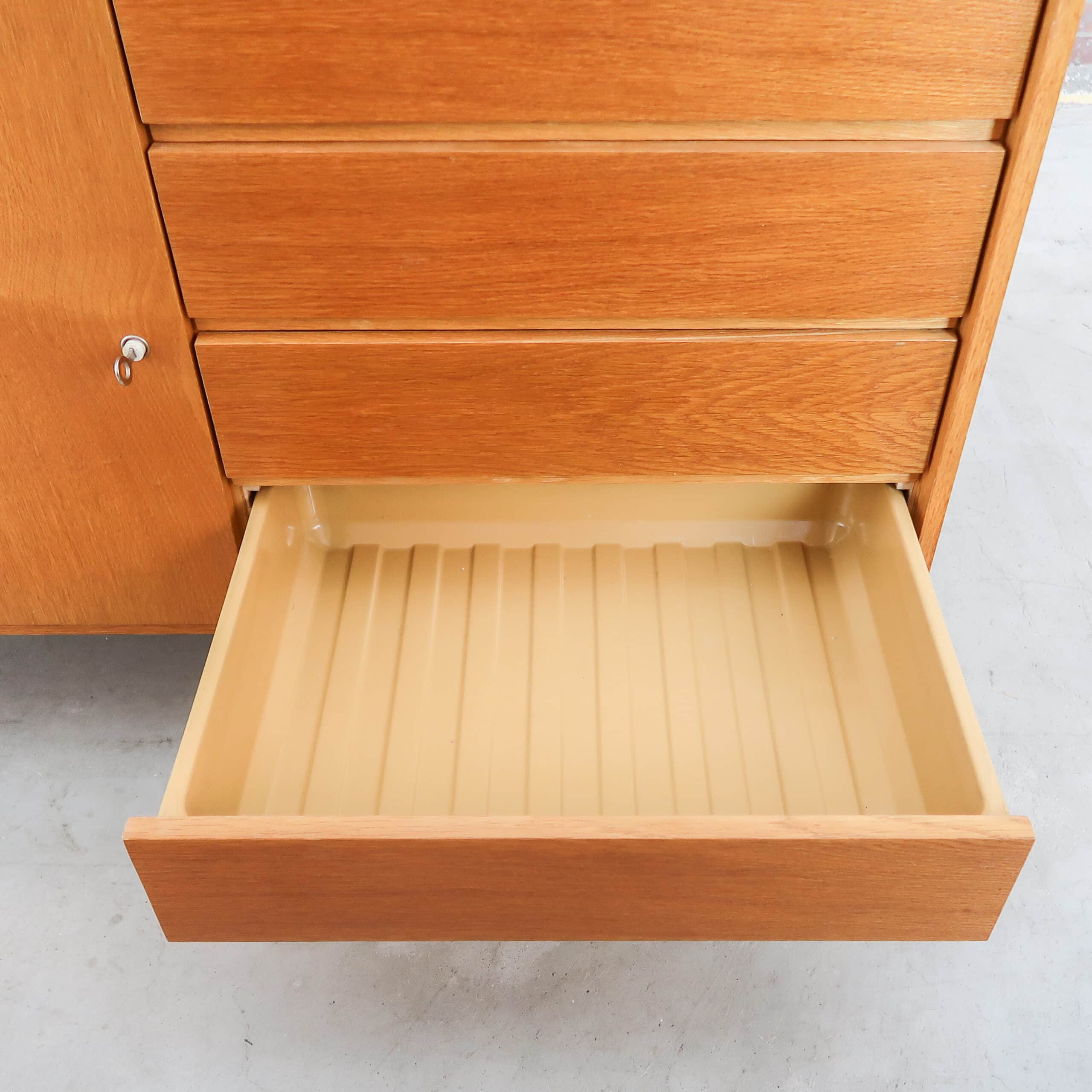 Sideboard aus der Mitte des Jahrhunderts von Jiří Jiroutek - Bild 5