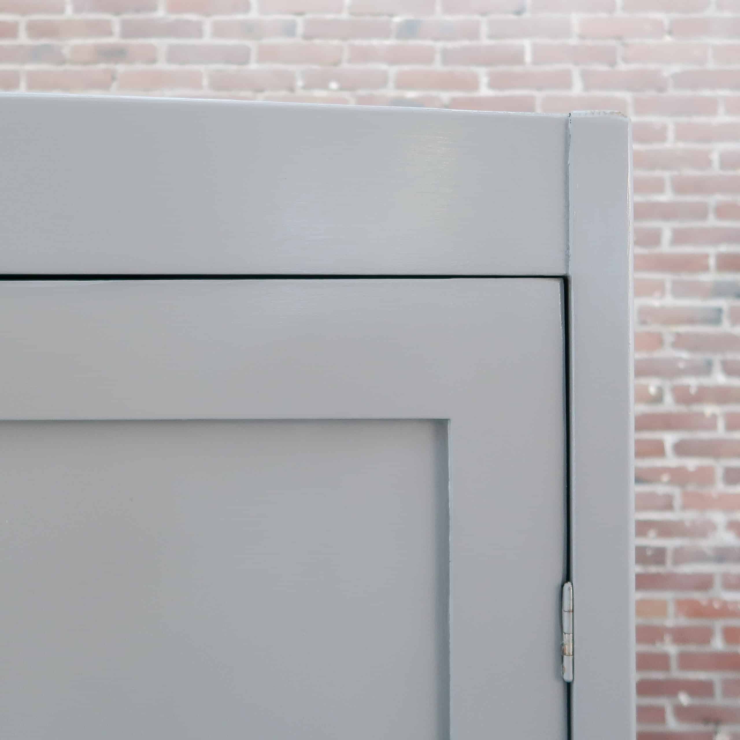Grauer Kleiderschrank - Bild 4