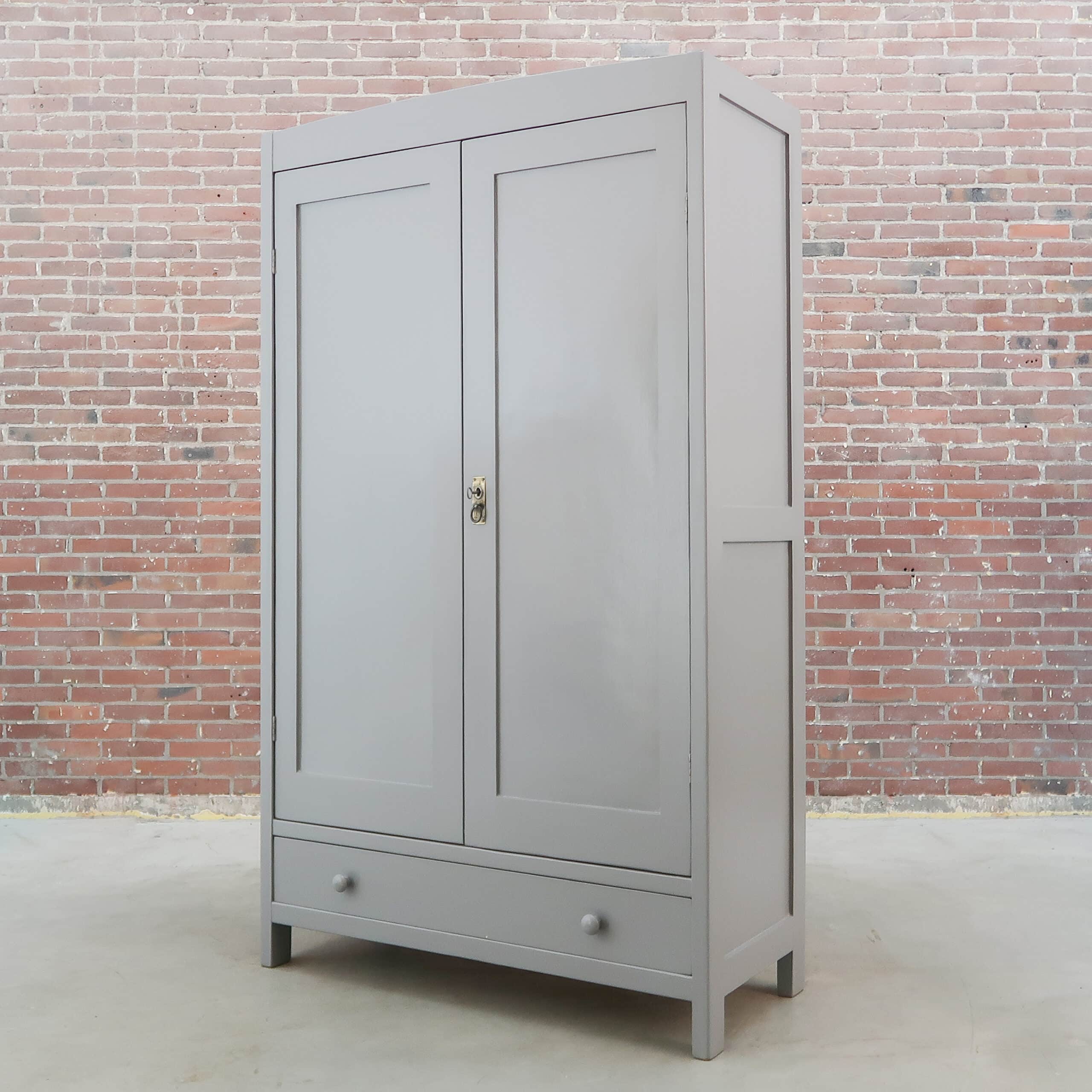 Grauer Kleiderschrank - Bild 7