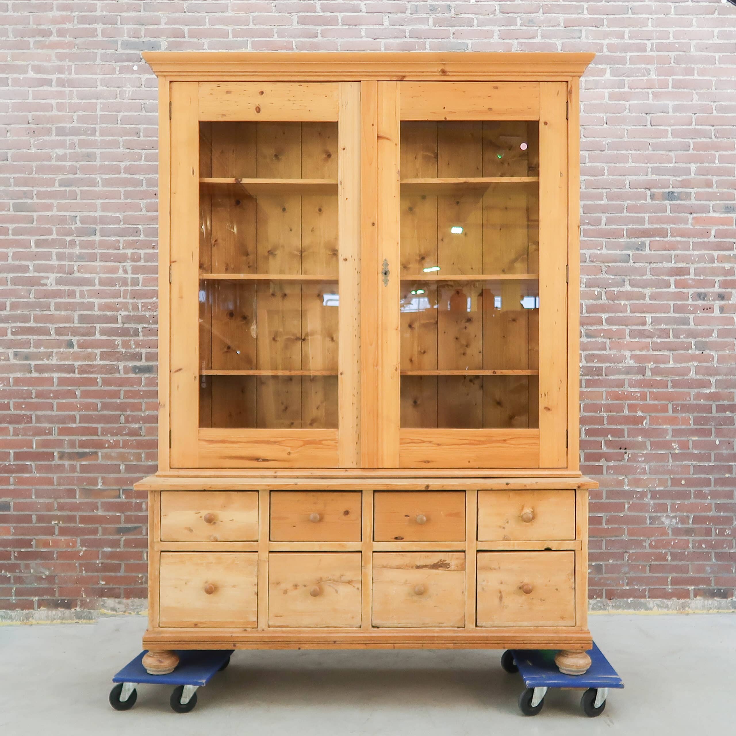 Großes Sideboard aus Kiefer