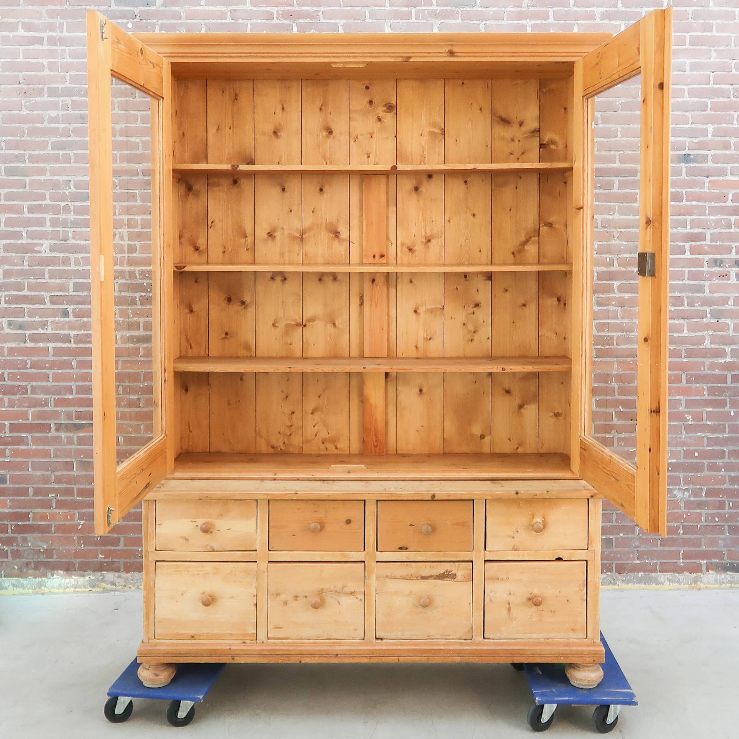 Großes Sideboard aus Kiefernholz - Bild 2