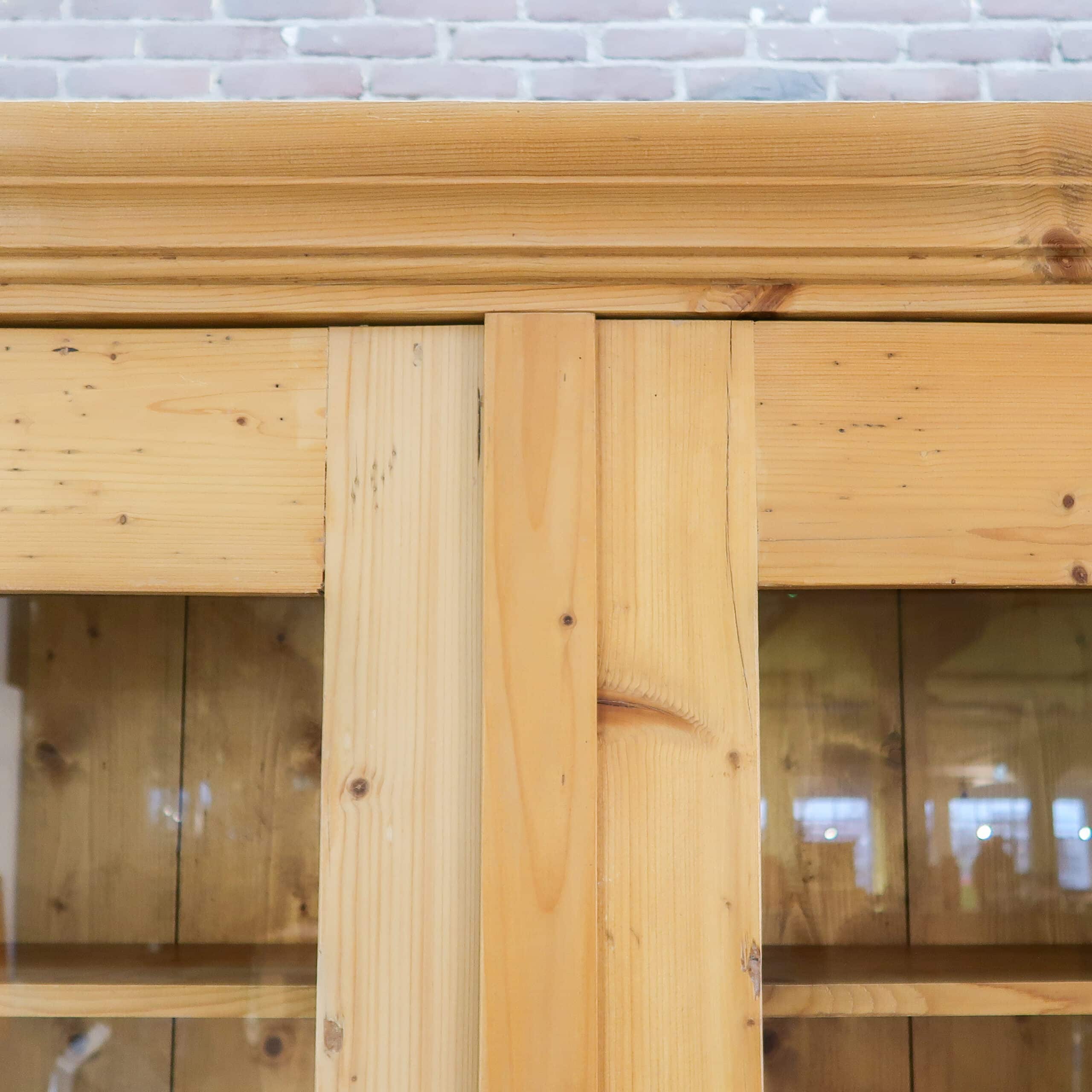 Großes Sideboard aus Kiefernholz - Bild 4