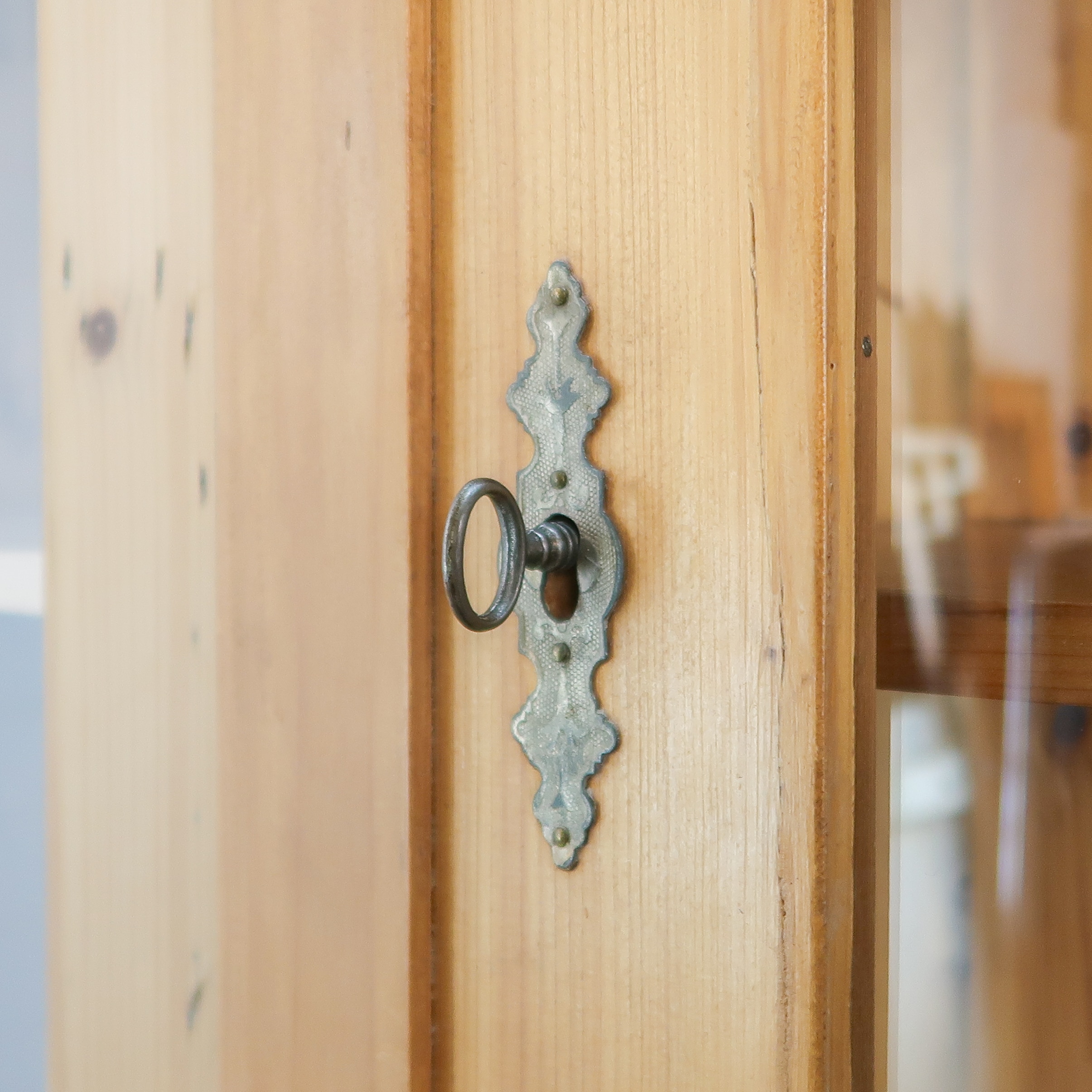 Großes Sideboard aus Kiefernholz - Bild 10