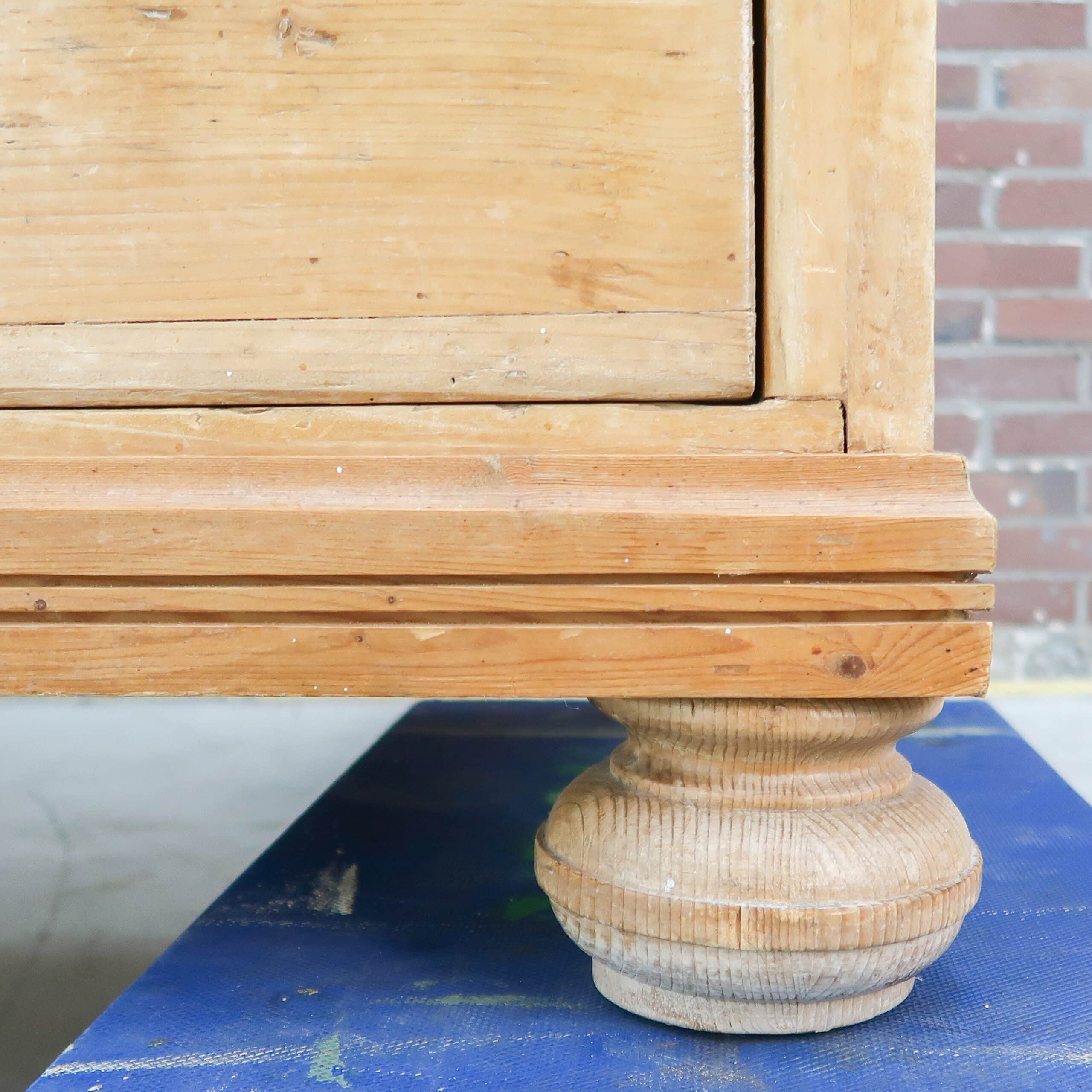 Großes Sideboard aus Kiefernholz - Bild 11